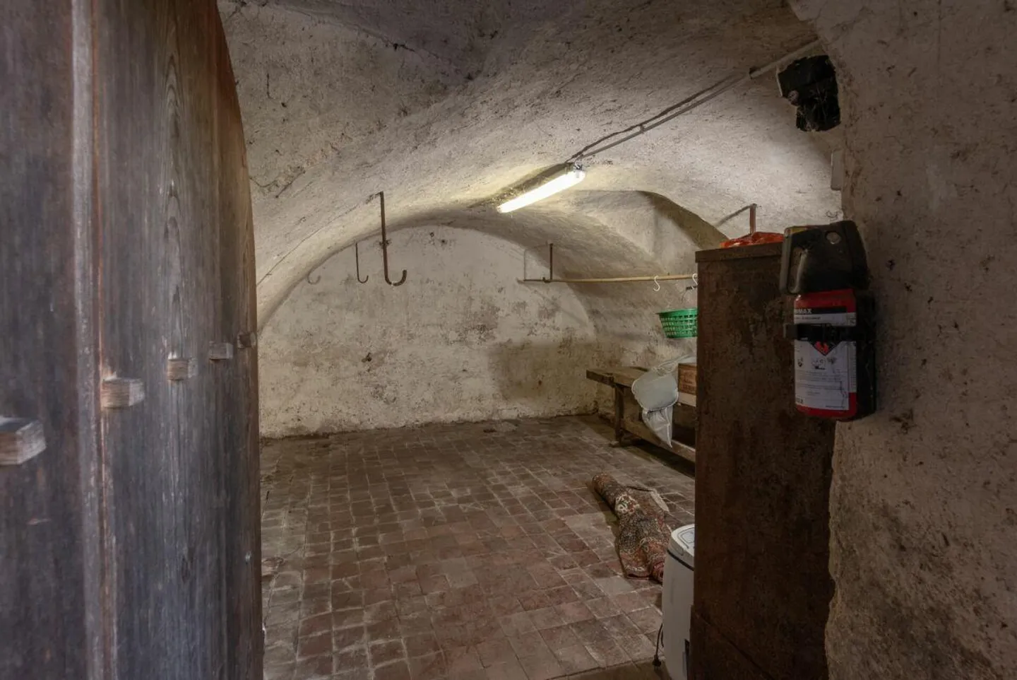 Farmhouse with outbuilding - Photo 25 of 28