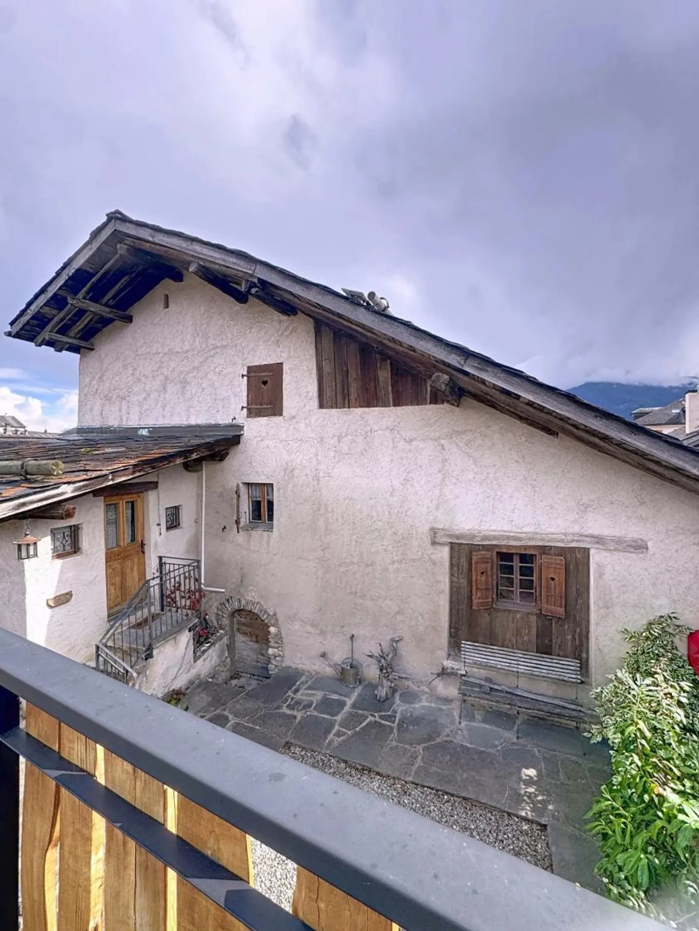 4.5 Room House - Photo 5 of 12