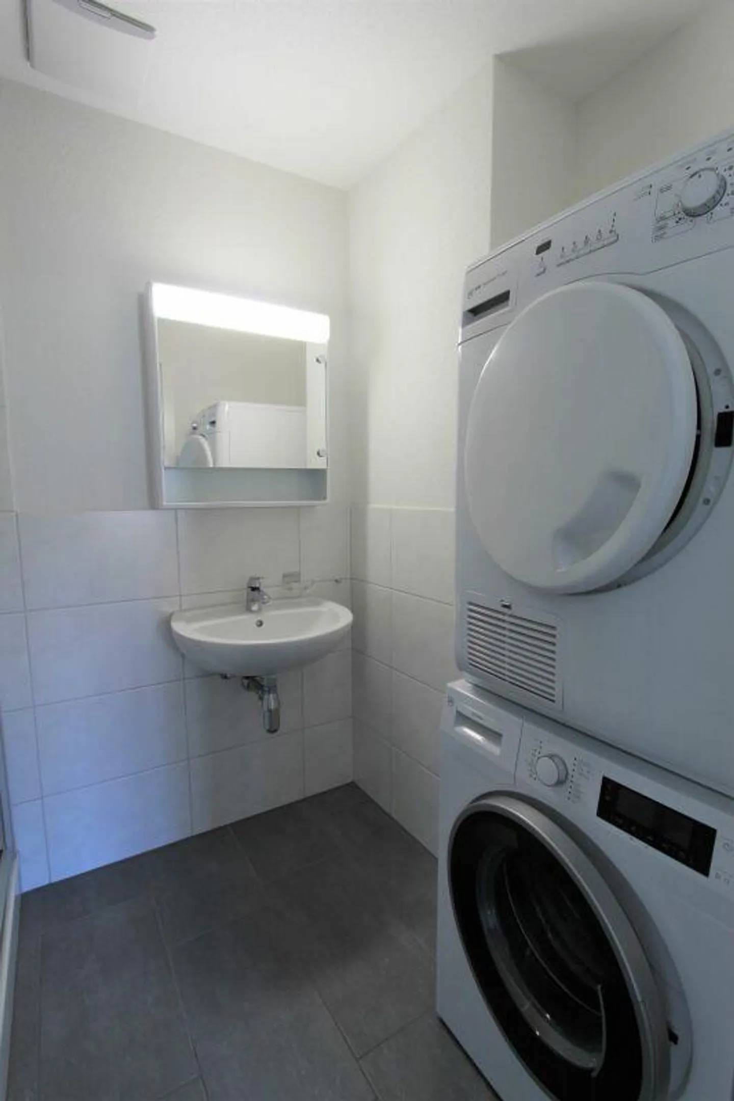 Appartement moderne en emplacement central - Photo 7 sur 9