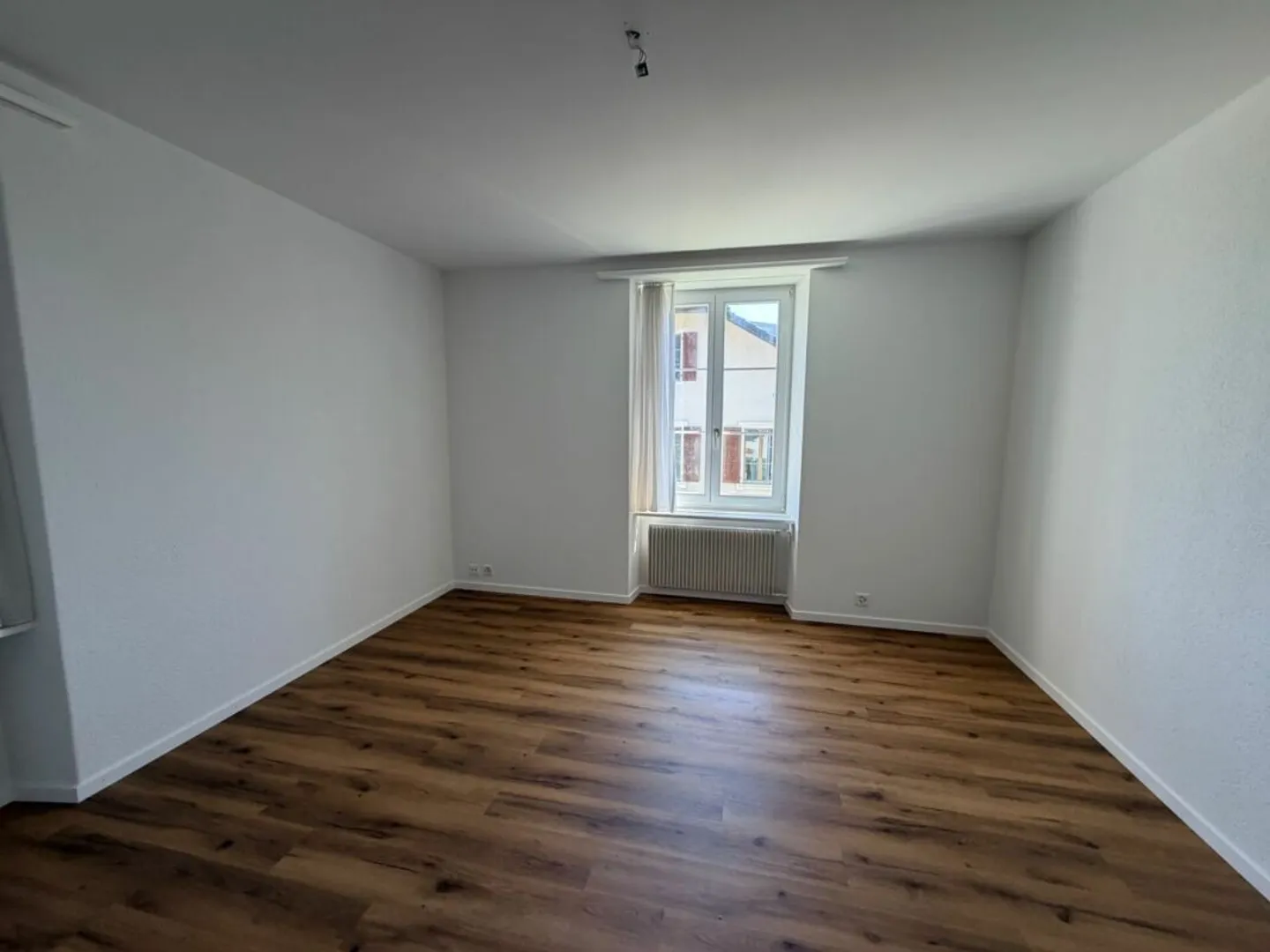 Charming 3.5-room apartment with balcony - well-kept living in a quiet and sunny environment - Photo 2 of 9
