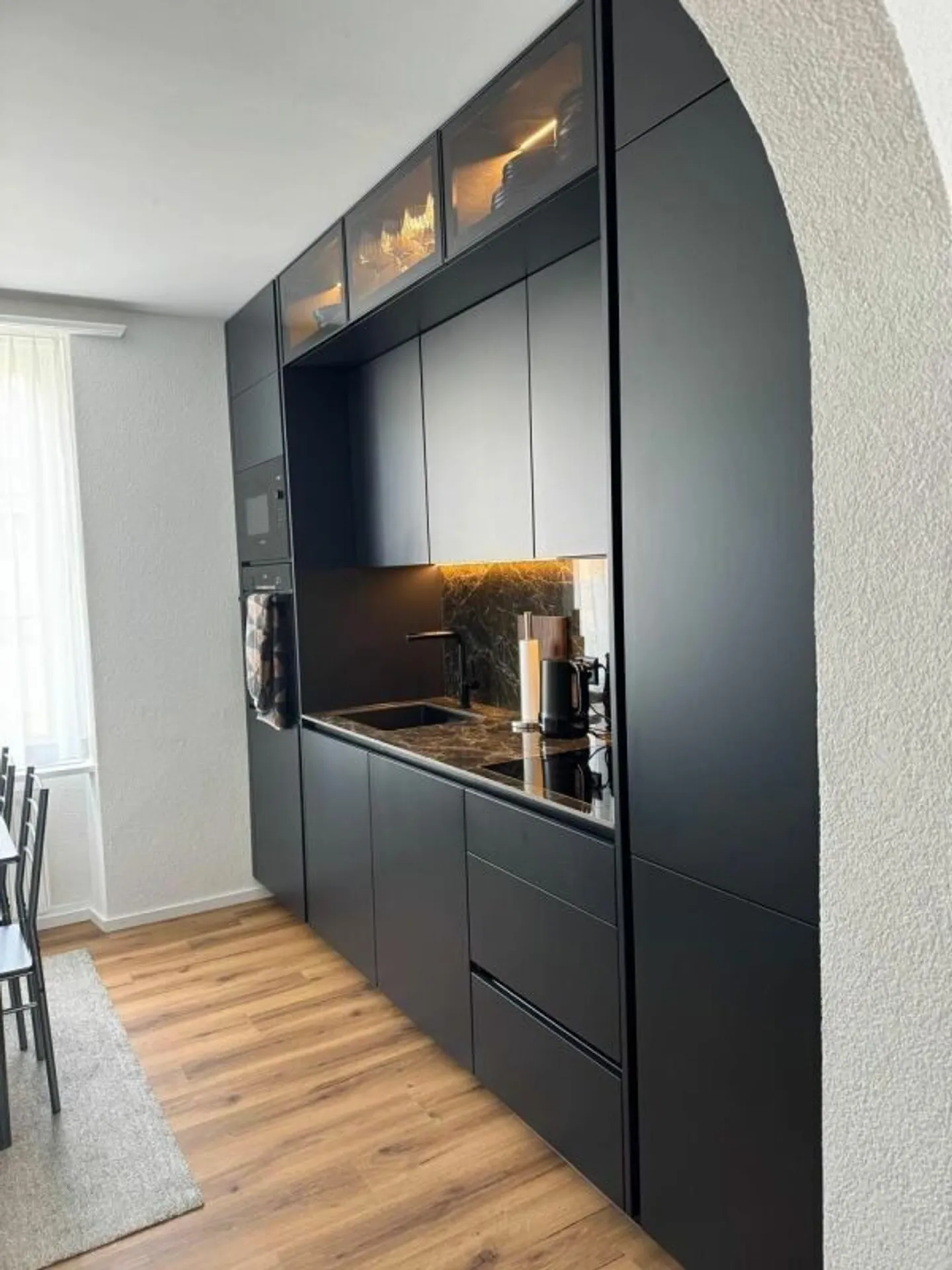 Charming 3.5-room apartment with balcony - well-kept living in a quiet and sunny environment - Photo 4 of 9