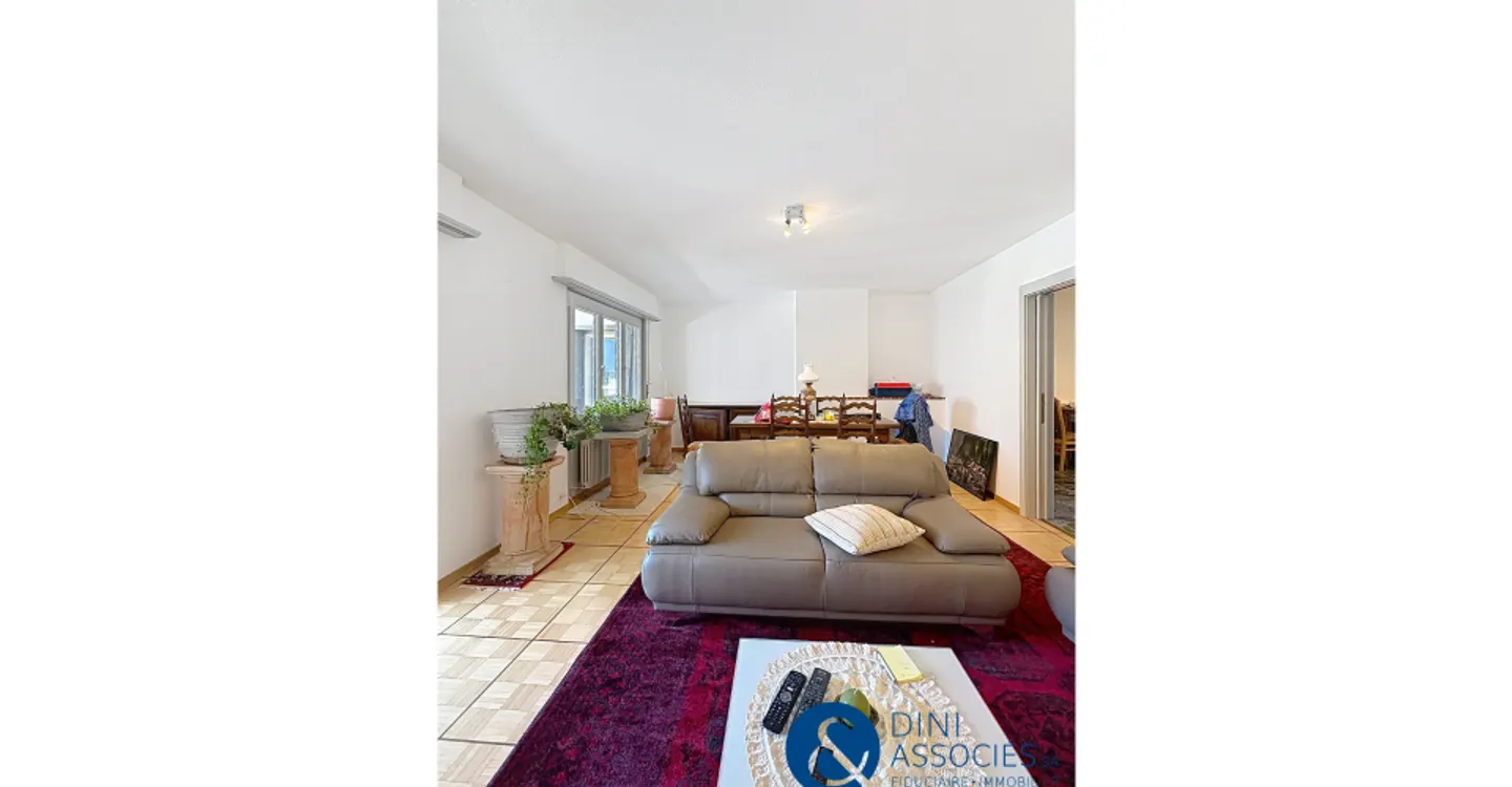 Spazioso appartamento di 4.5 locali di circa 153m2 con grande balcone nel centro di Martigny - Foto 2 di 10