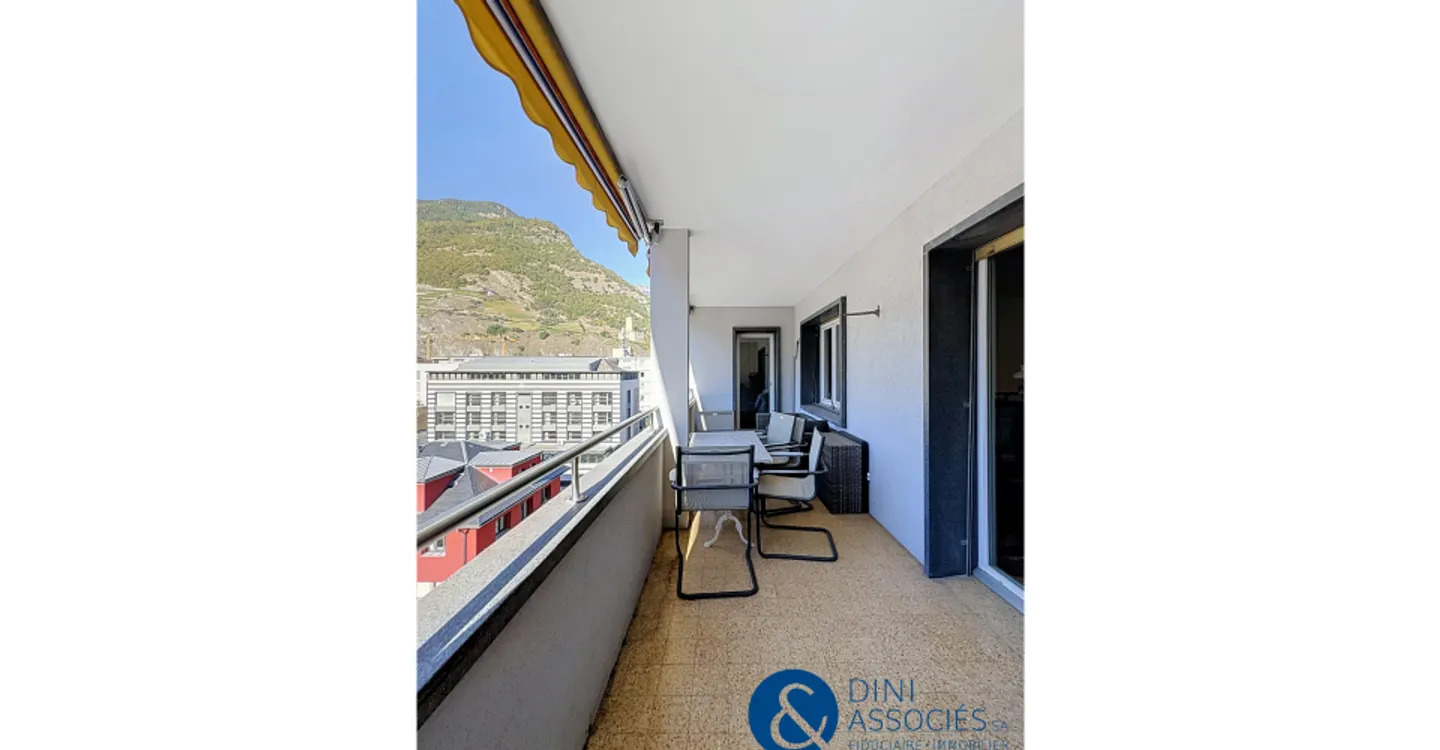 Spazioso appartamento di 4.5 locali di circa 153m2 con grande balcone nel centro di Martigny - Foto 4 di 10