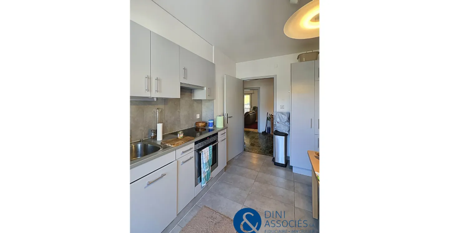 Spazioso appartamento di 4.5 locali di circa 153m2 con grande balcone nel centro di Martigny - Foto 6 di 10