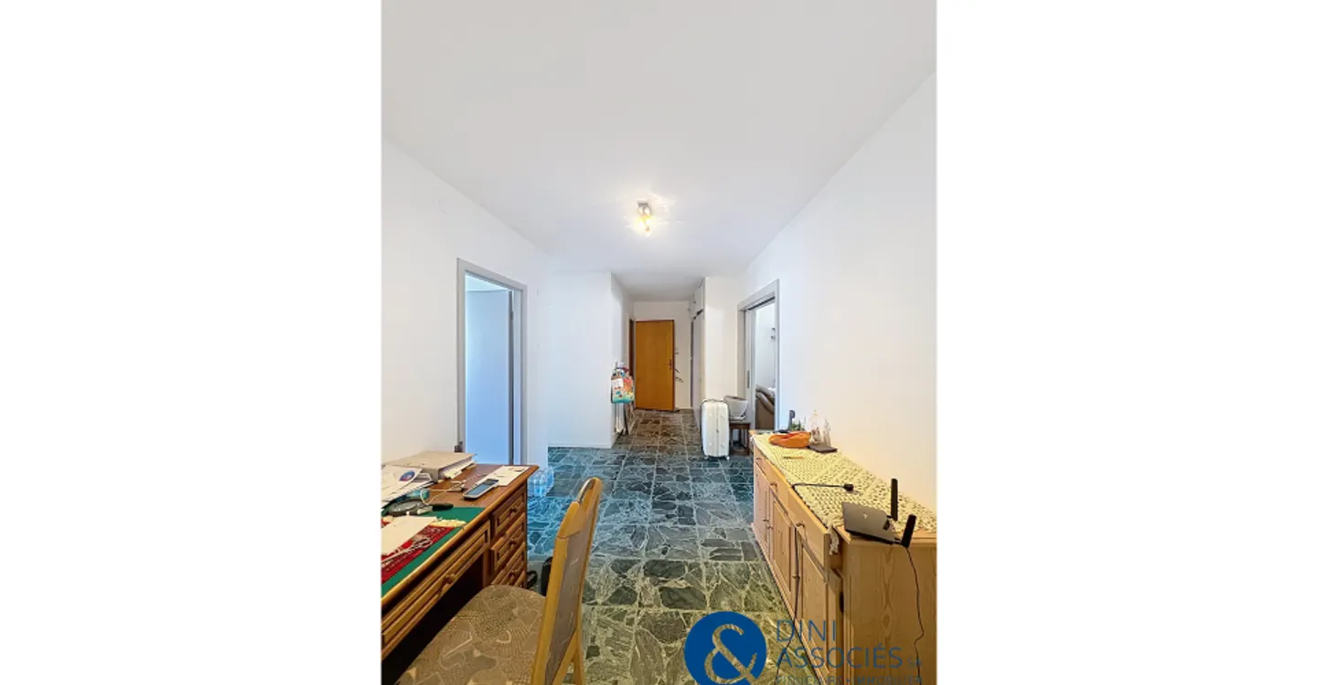 Spazioso appartamento di 4.5 locali di circa 153m2 con grande balcone nel centro di Martigny - Foto 8 di 10