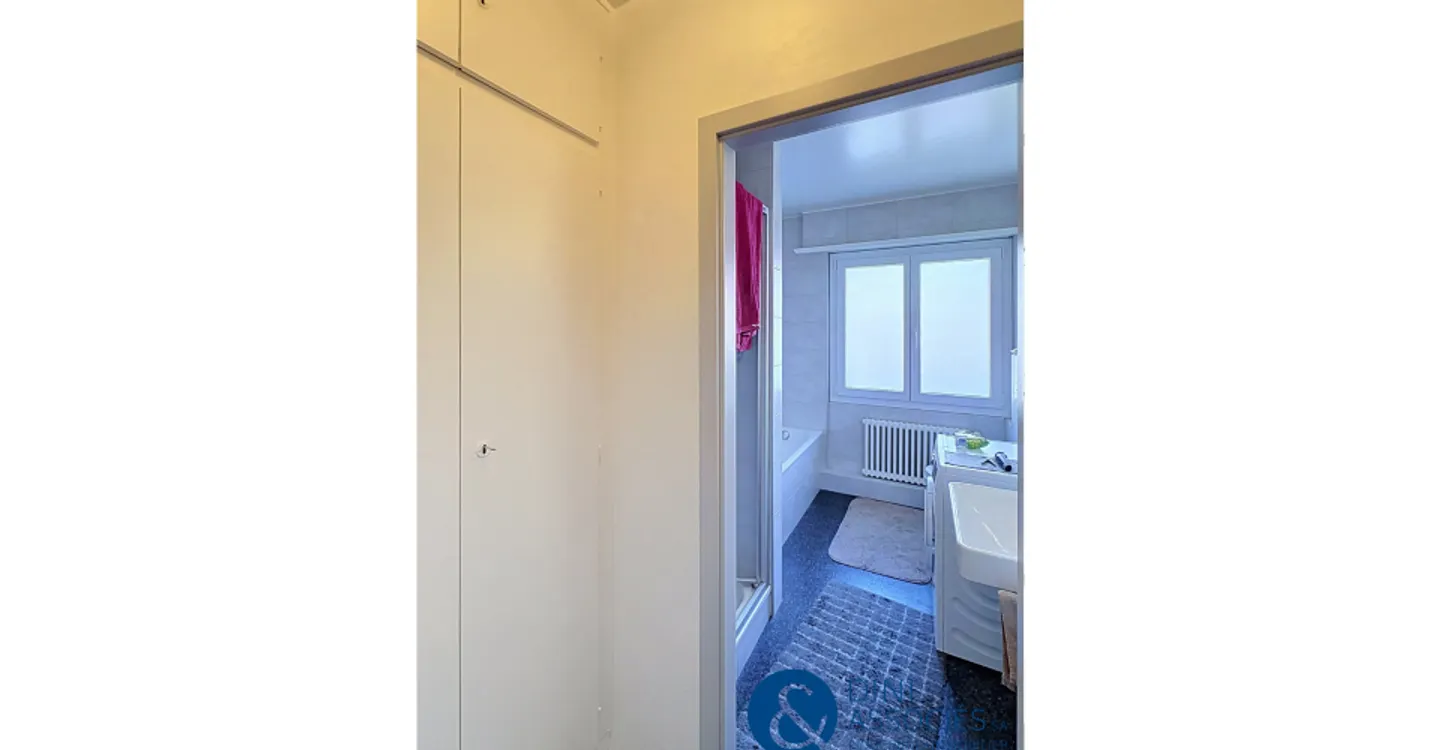 Spazioso appartamento di 4.5 locali di circa 153m2 con grande balcone nel centro di Martigny - Foto 9 di 10