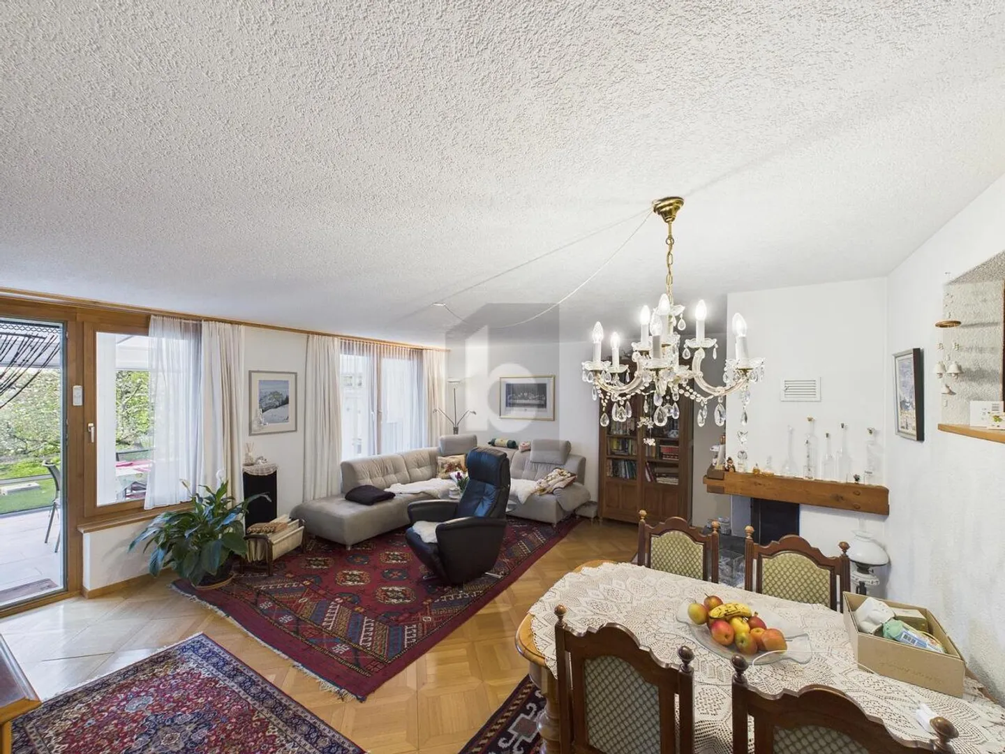 Family Paradise with Winter Garden and Mountain View - Photo 2 of 6