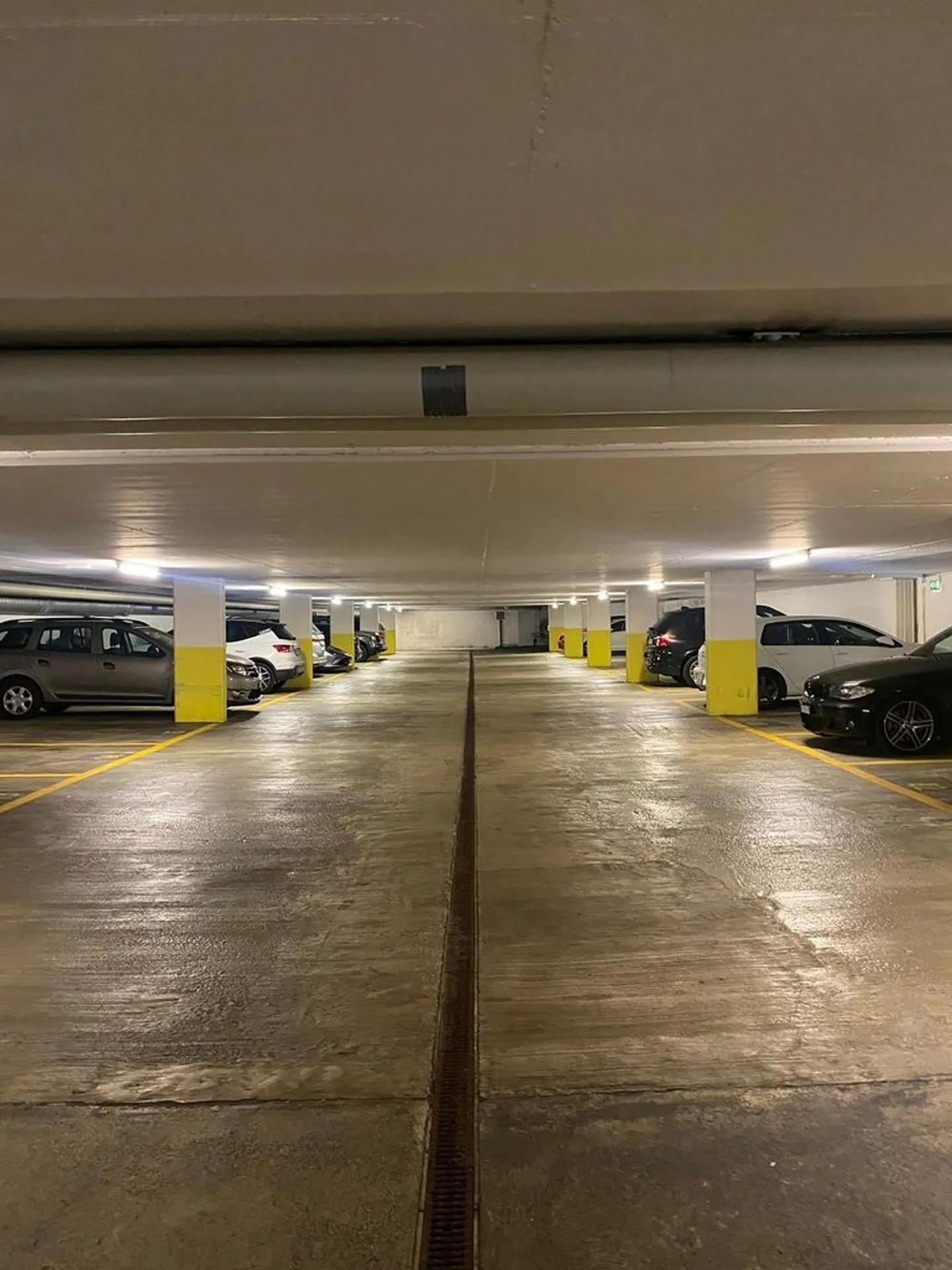 Places de parking en garage à Brüttisellen - Photo 3 sur 4