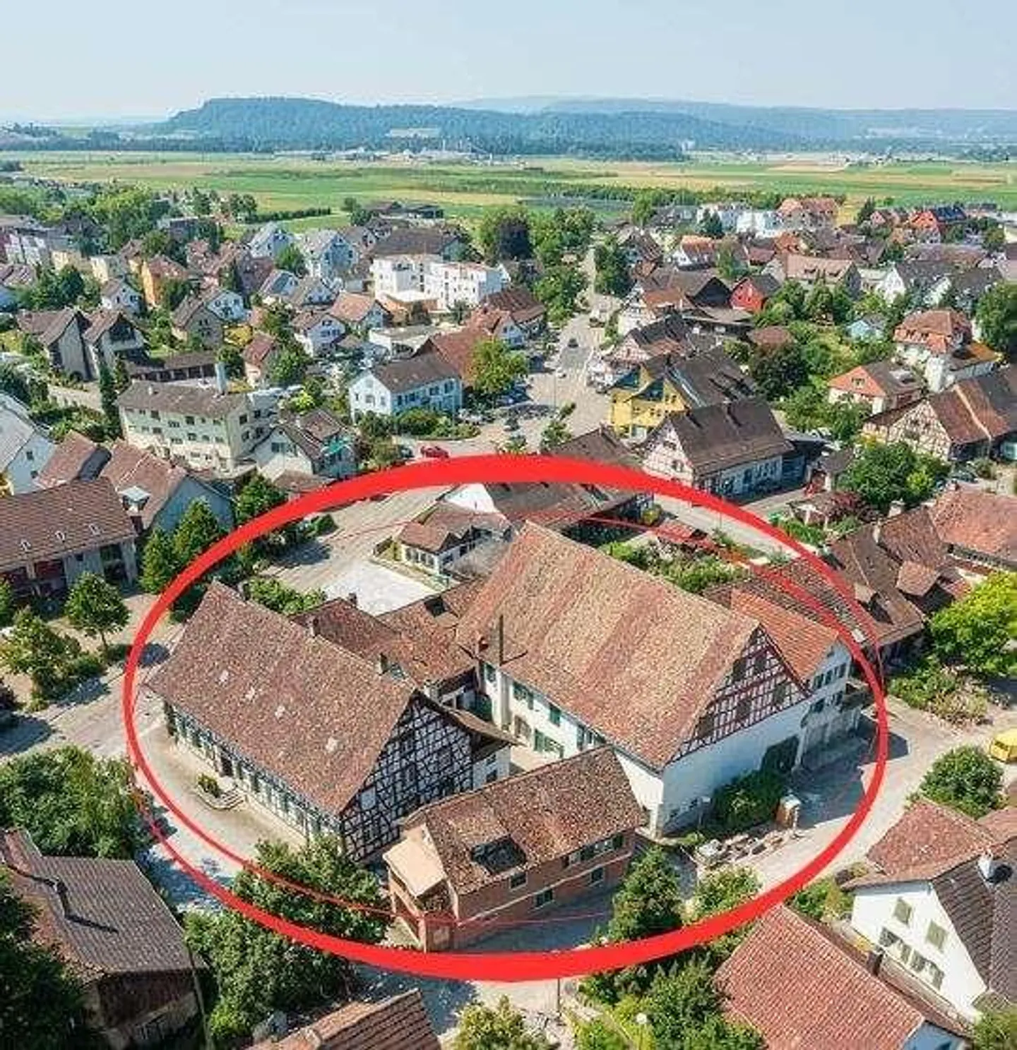 Residential and commercial property in the center of Rafz - Photo 3 of 11