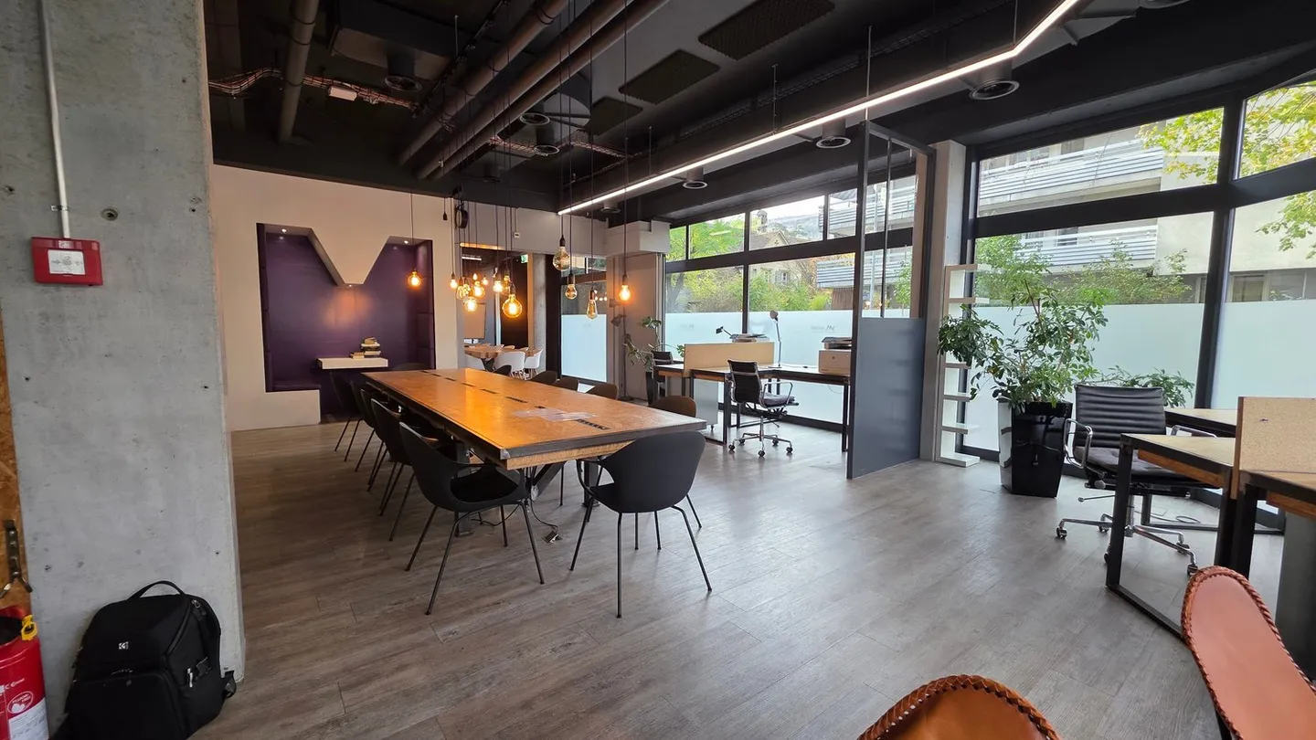 Spazio moderno e luminoso nel cuore di Biel - Foto 2 di 10