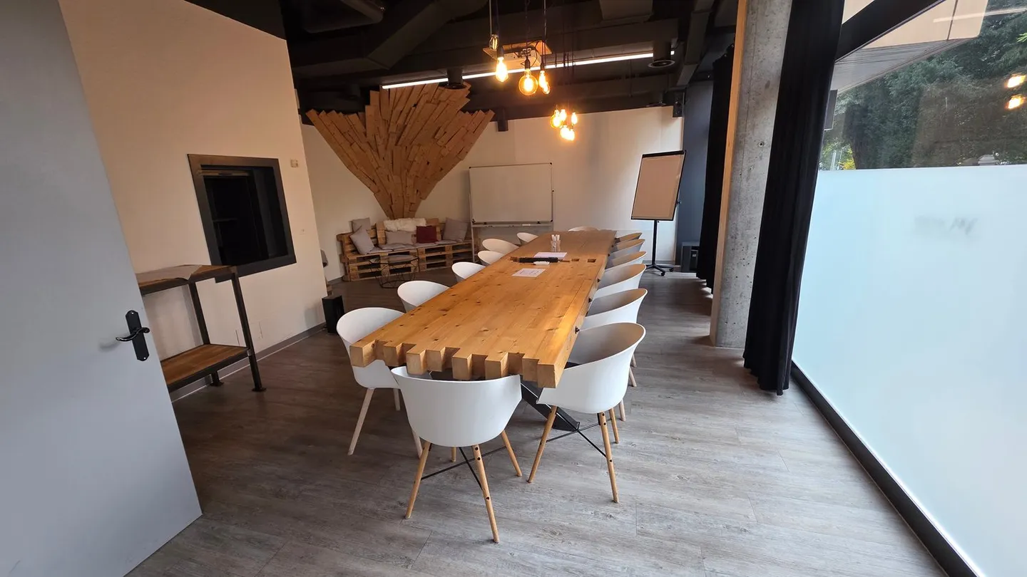 Spazio moderno e luminoso nel cuore di Biel - Foto 3 di 10