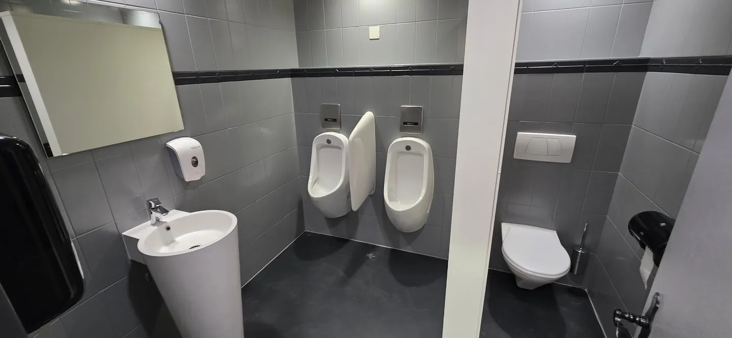 Spazio moderno e luminoso nel cuore di Biel - Foto 4 di 10