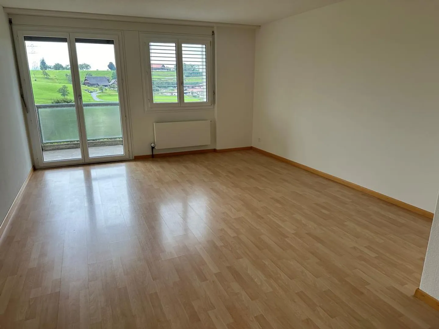 Praktische 4.5-Zimmer-Wohnung mit Blick ins Grüne - Foto 4 von 11