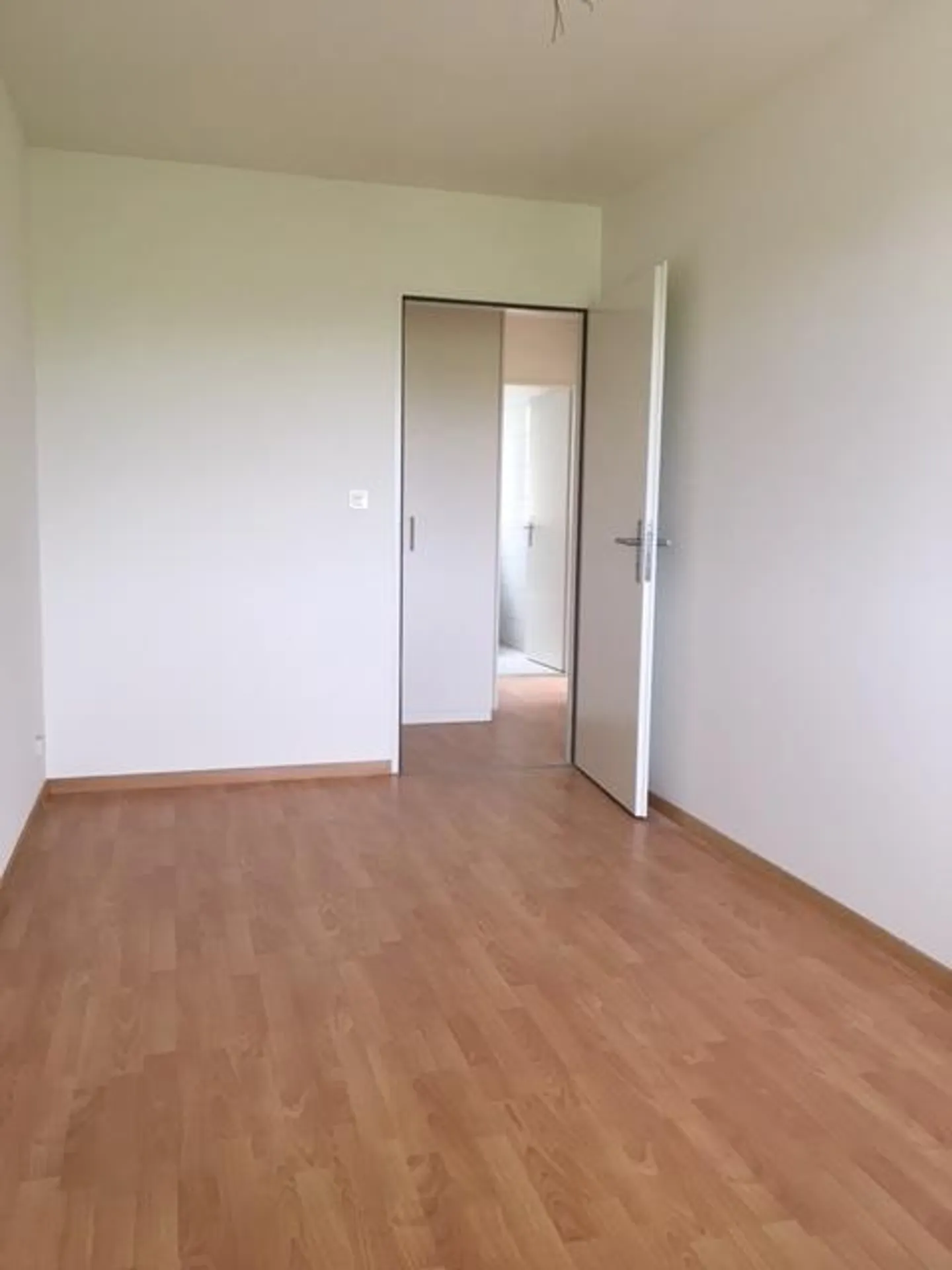 Praktische 4.5-Zimmer-Wohnung mit Blick ins Grüne - Foto 6 von 11