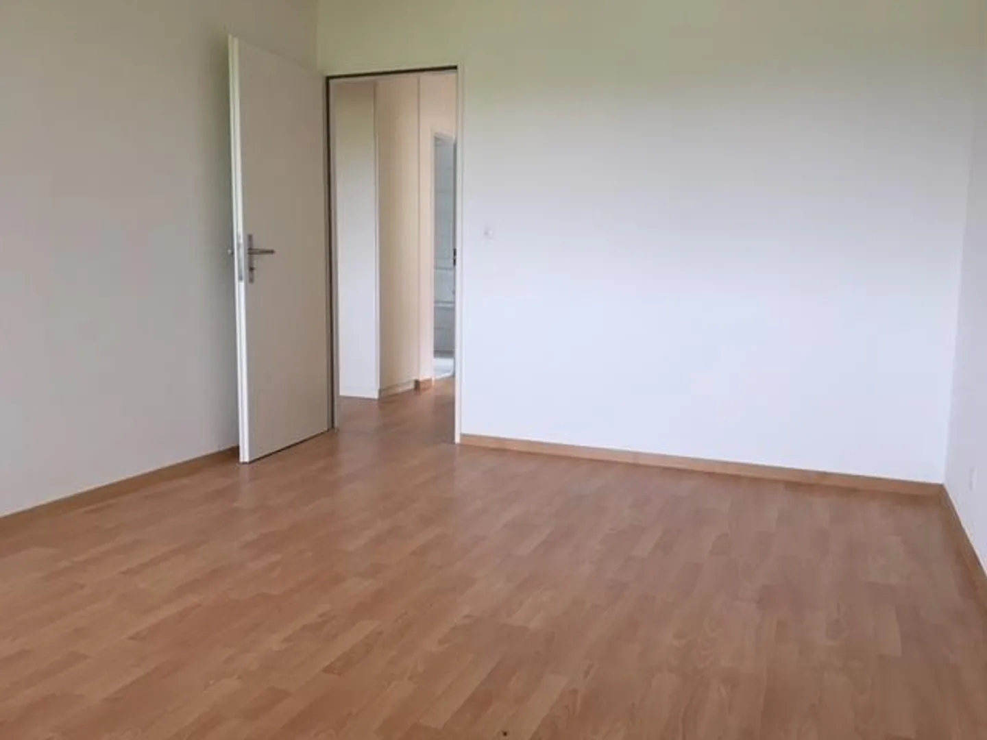 Praktische 4.5-Zimmer-Wohnung mit Blick ins Grüne - Foto 7 von 11