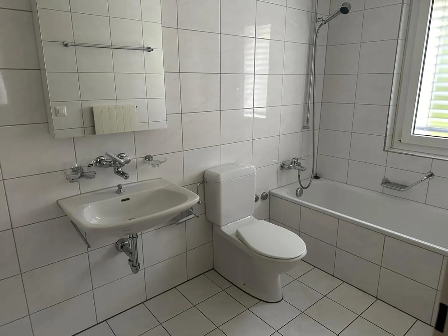 Praktische 4.5-Zimmer-Wohnung mit Blick ins Grüne - Foto 8 von 11