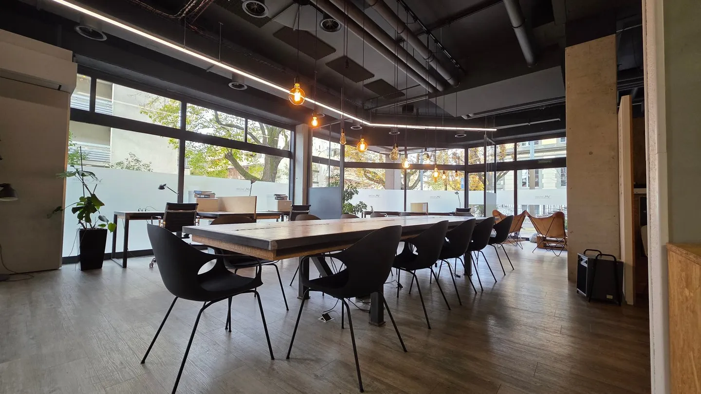 Spazio moderno e luminoso nel cuore di Biel - Foto 9 di 10