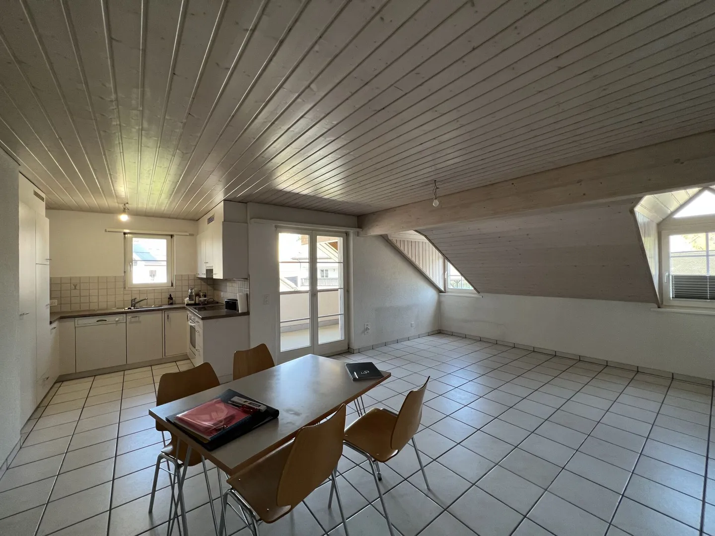 Schöne Dachwohnung mit Lift! - Foto 3 von 7