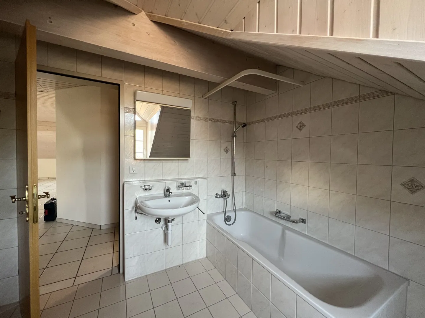 Schöne Dachwohnung mit Lift! - Foto 5 von 7