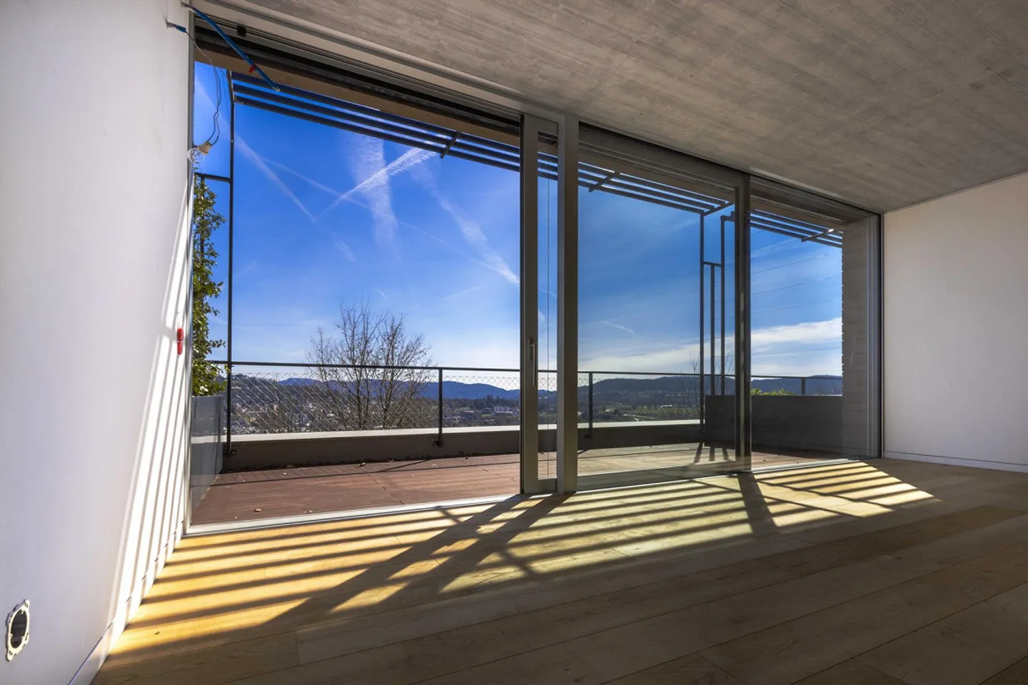 NEUES DUPLEX 4.5 MIT TERRASSEN UND PANORAMABLICK IN MENDRISIO - Foto 2 von 11