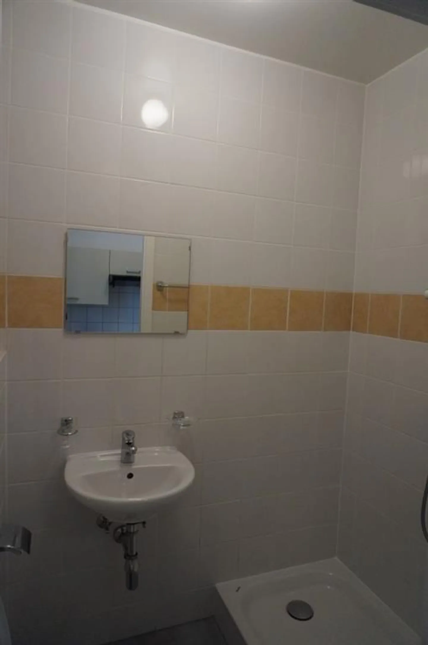 Apartment,2,20 - Photo 2 of 5