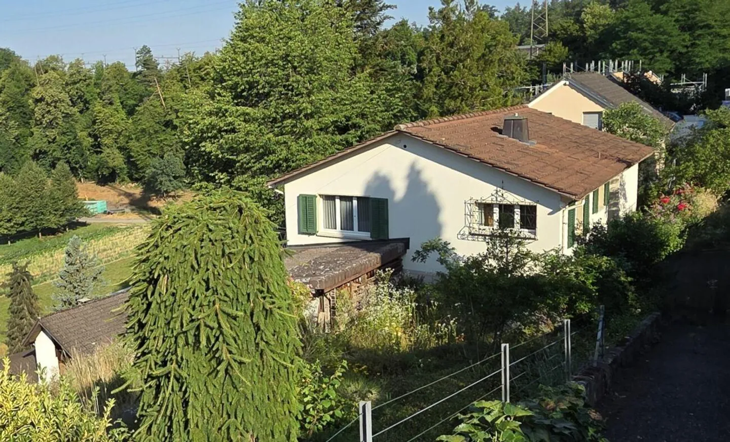 Detached 3.5-room single-family house close to the center, in a sunny location with a wide view - Photo 1 of 14