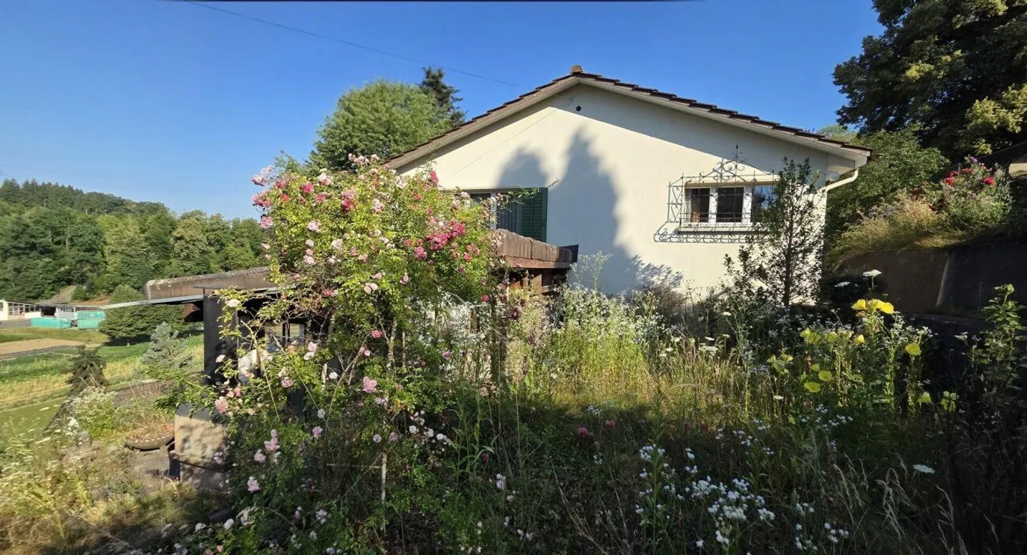 Detached 3.5-room single-family house close to the center, in a sunny location with a wide view - Photo 3 of 14