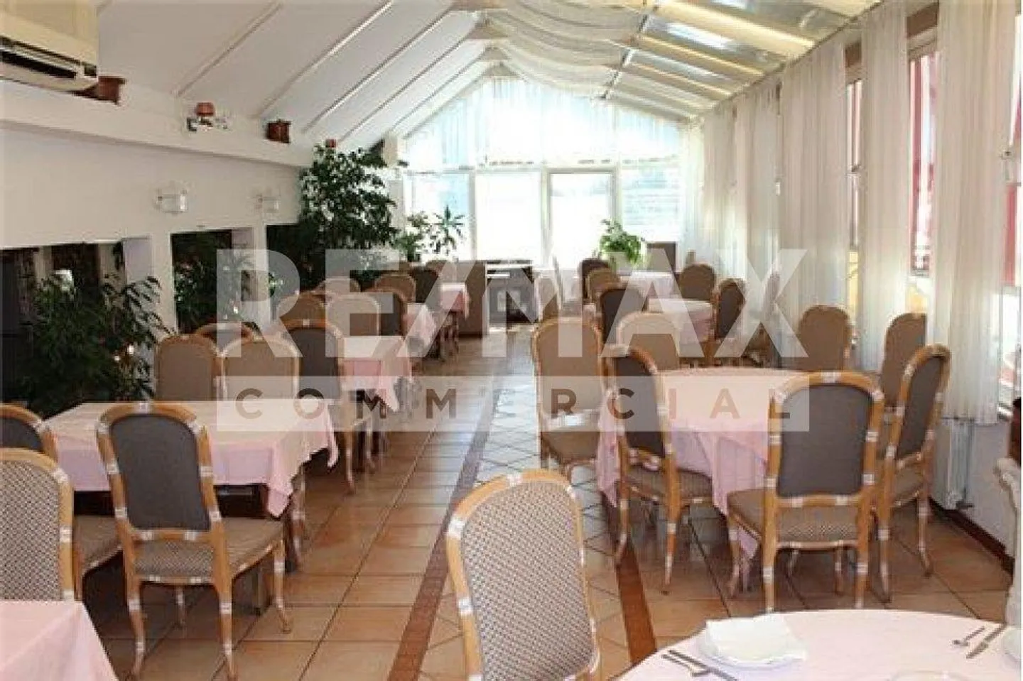 Albergo con magnifico parco e vista lago - Foto 13 di 13