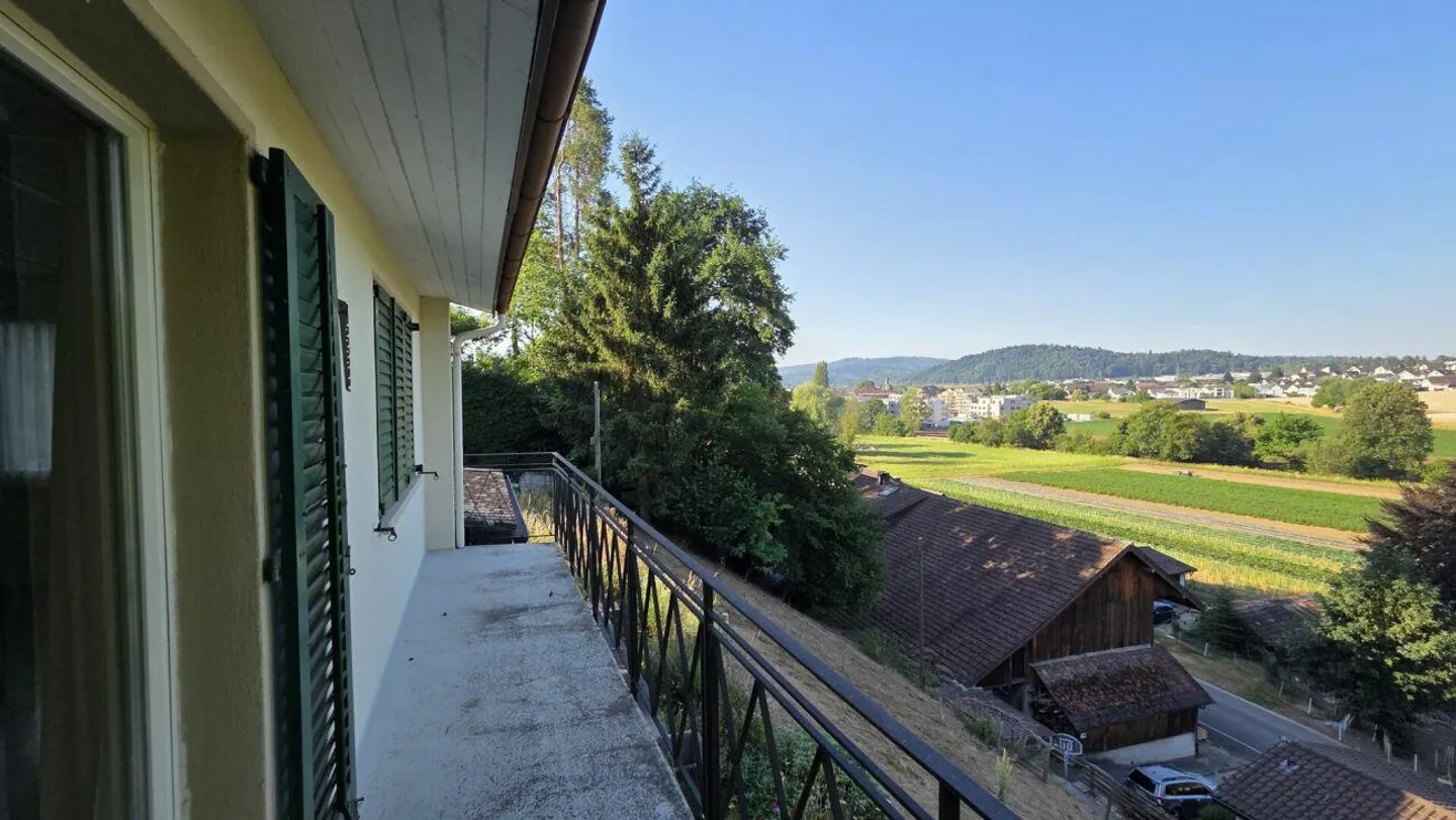Detached 3.5-room single-family house close to the center, in a sunny location with a wide view - Photo 10 of 14