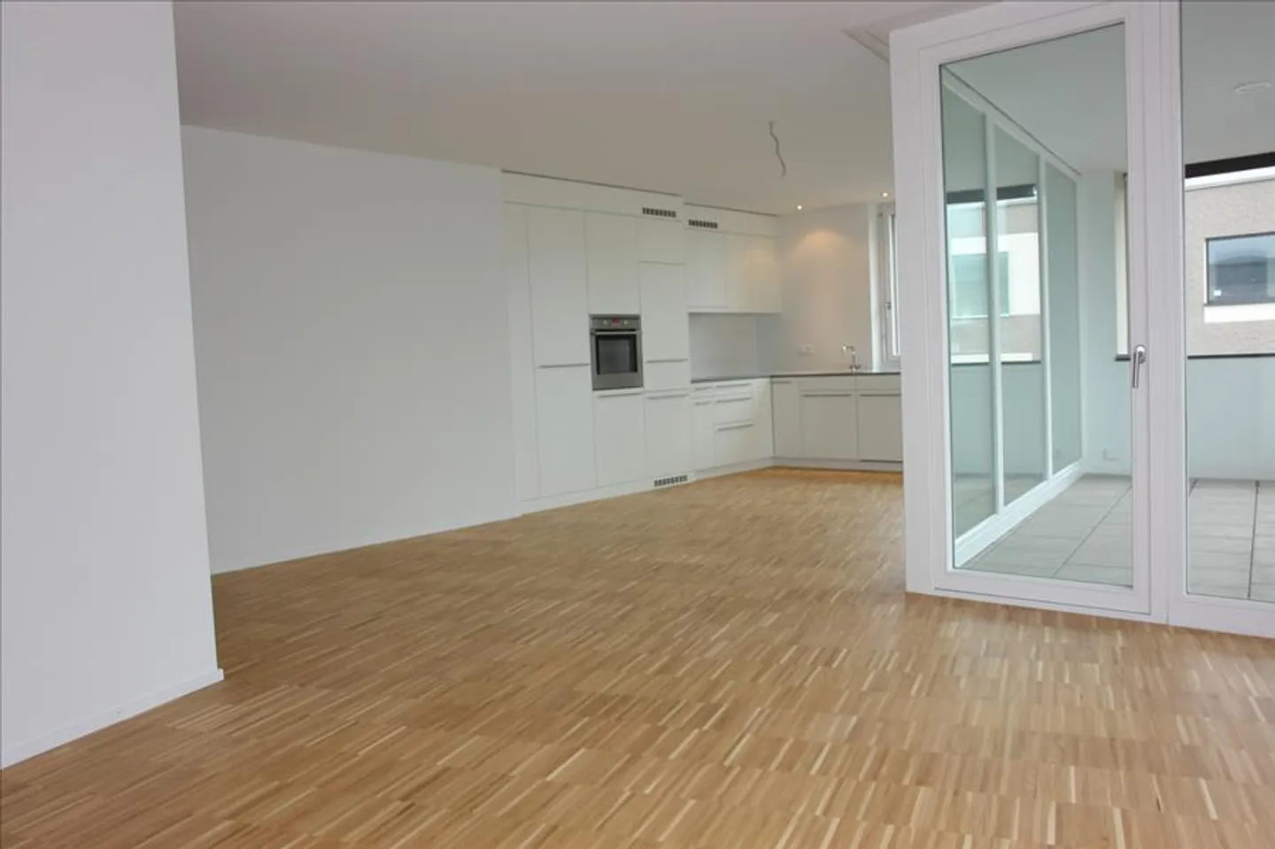 Modern 4½-Room Apartment - Photo 2 of 7