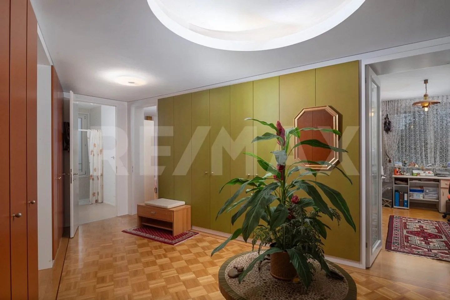 Modern city apartment with flair - Photo 5 of 13