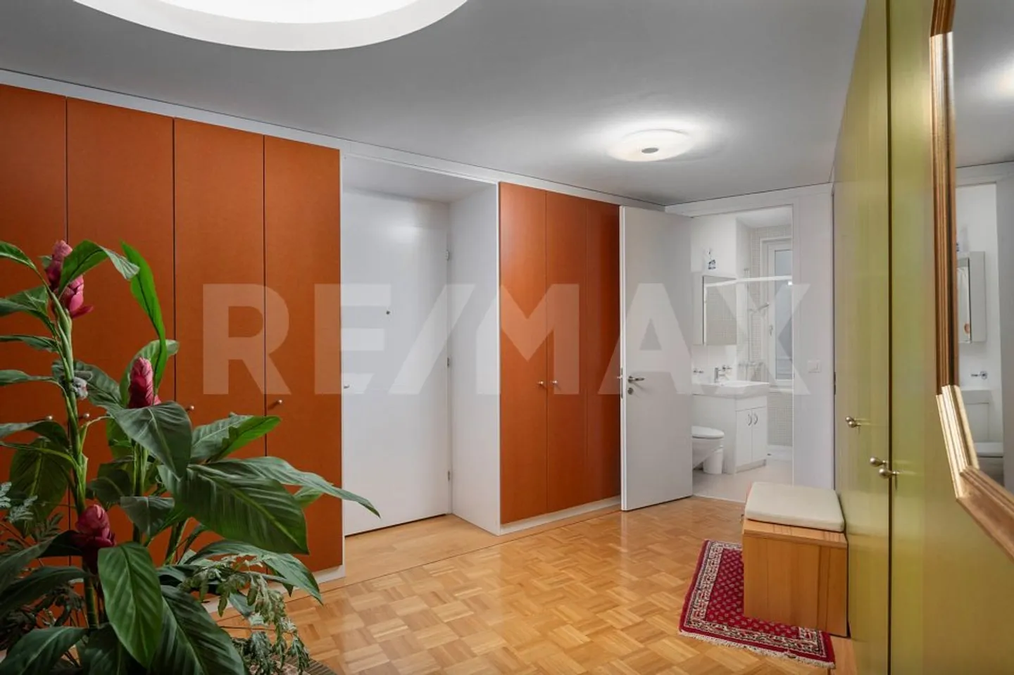 Modern city apartment with flair - Photo 6 of 13