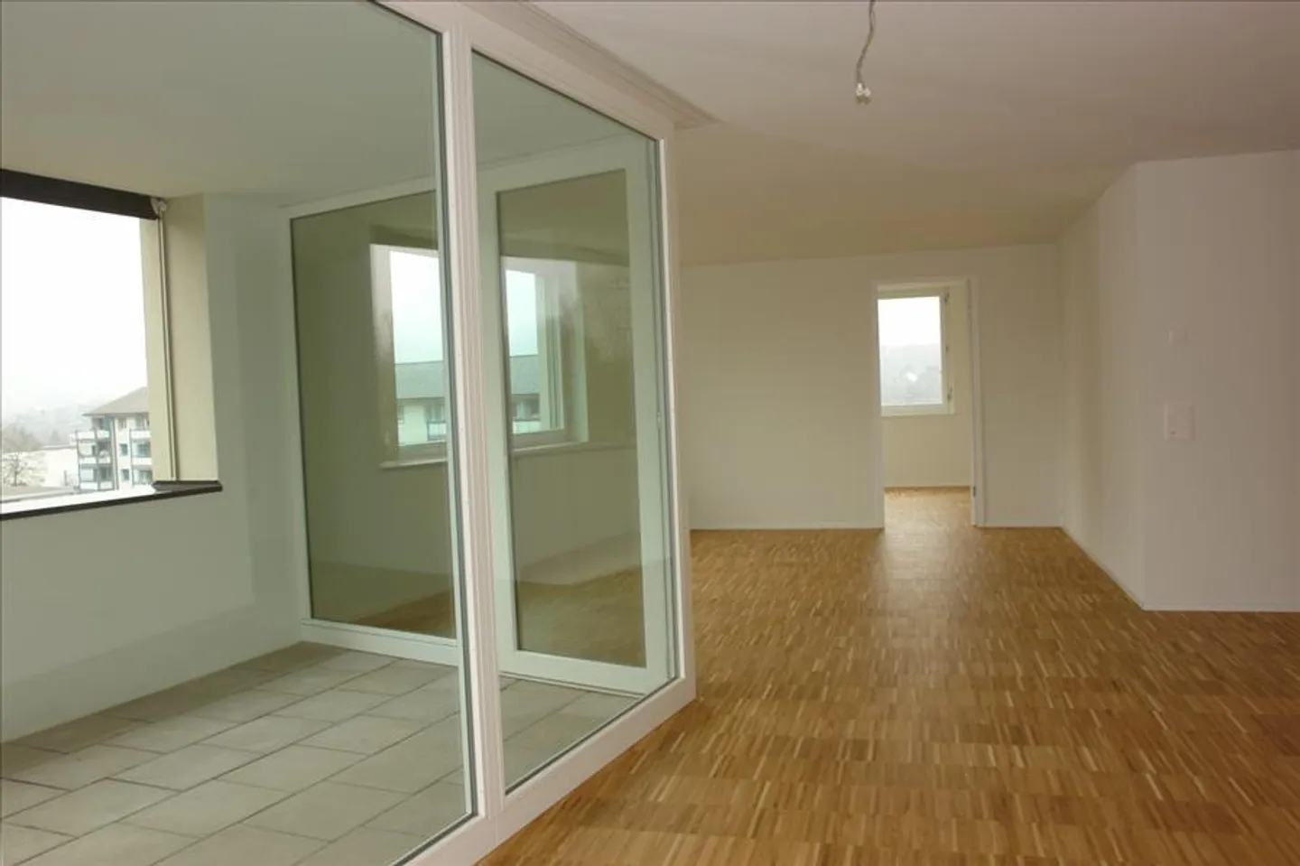 Modern 4½-Room Apartment - Photo 3 of 7