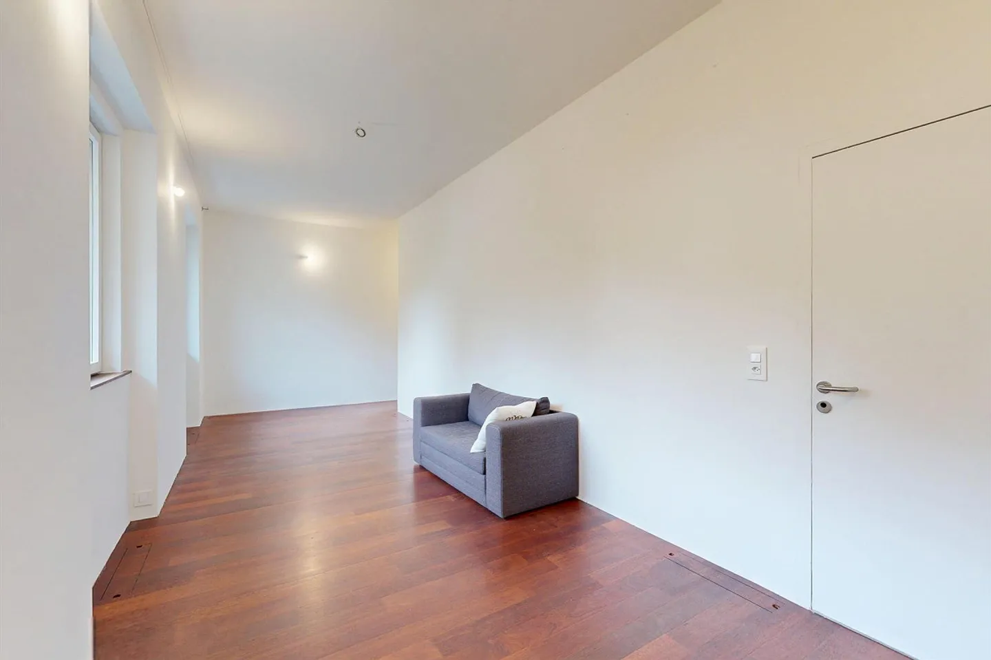 5.5-Room Single-Family House with Unique Rooftop Terrace - Photo 8 of 18