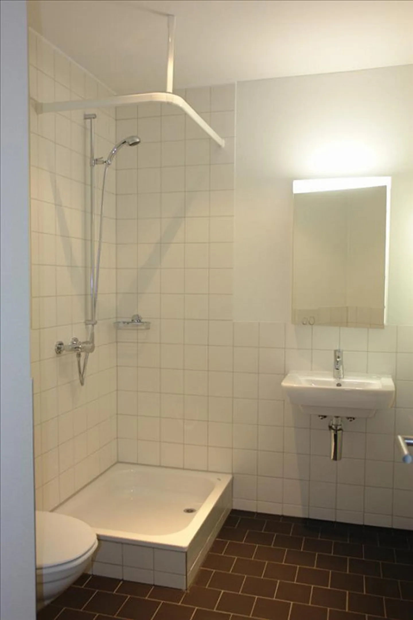 Modern 4½-Room Apartment - Photo 5 of 7