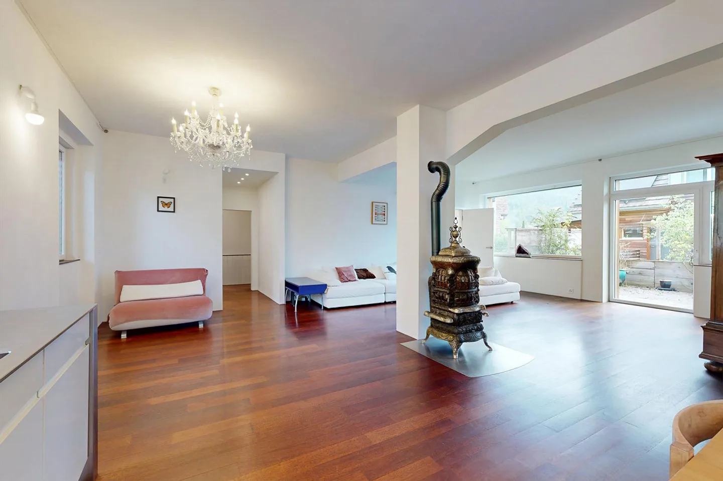 5.5-Room Single-Family House with Unique Rooftop Terrace - Photo 3 of 18