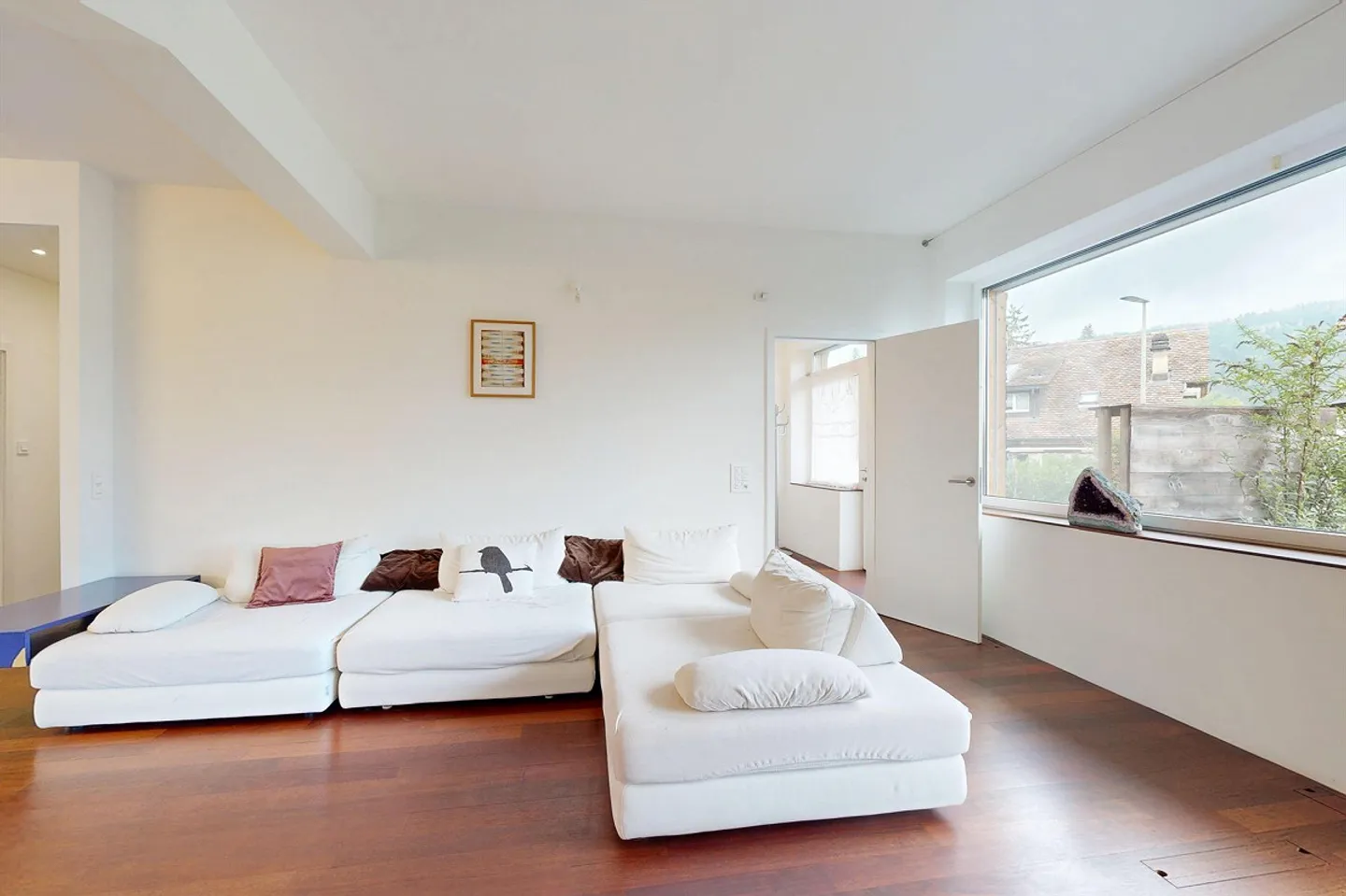 5.5-Room Single-Family House with Unique Rooftop Terrace - Photo 4 of 18
