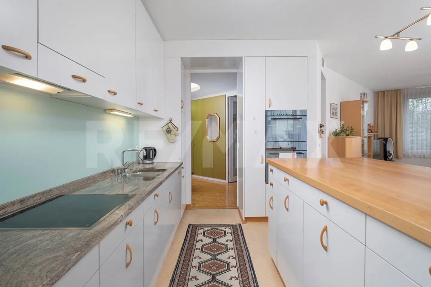 Modern city apartment with flair - Photo 10 of 13