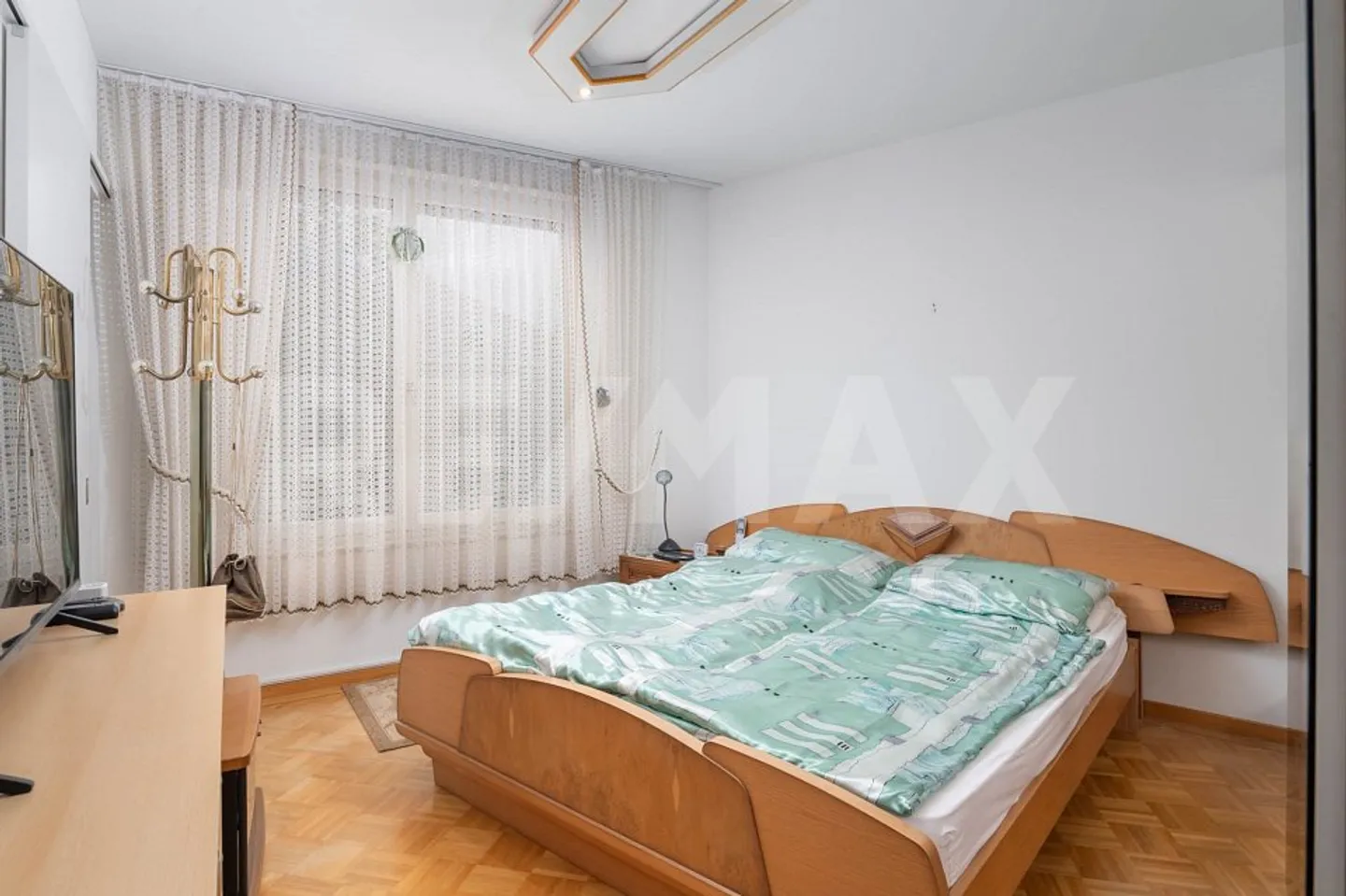 Modern city apartment with flair - Photo 12 of 13