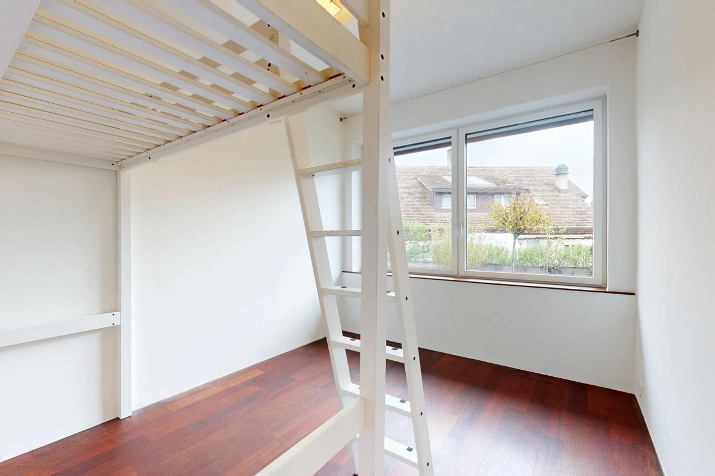 5.5-Room Single-Family House with Unique Rooftop Terrace - Photo 10 of 18