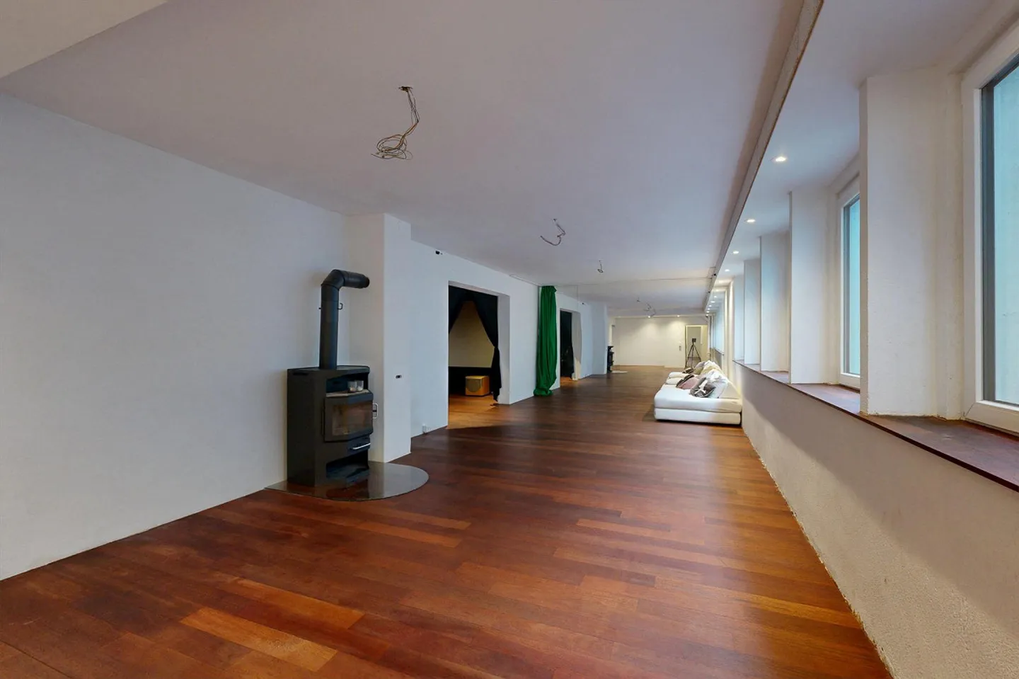 5.5-Room Single-Family House with Unique Rooftop Terrace - Photo 15 of 18