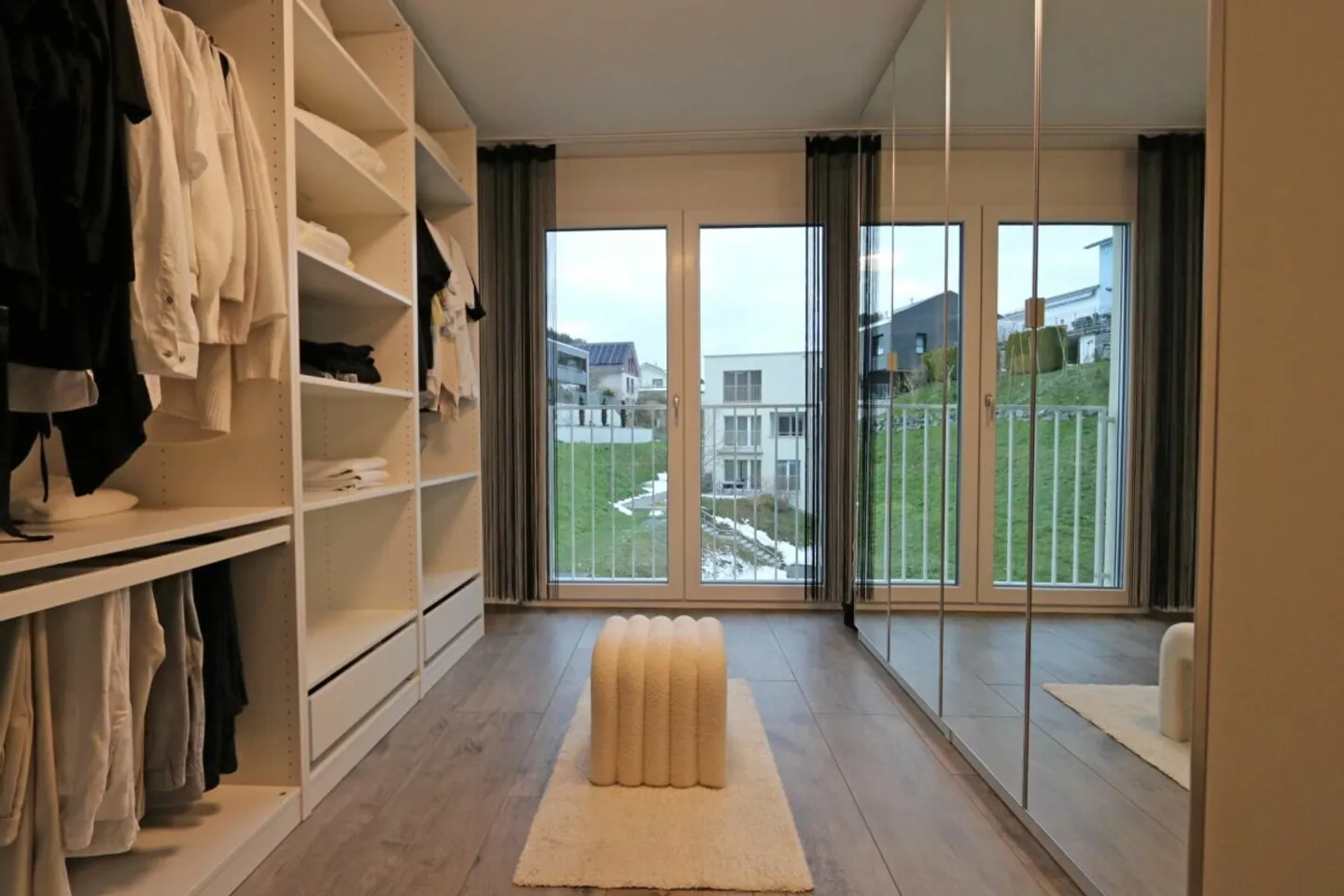 Spacious 4.5 room apartment with balcony glazing - Photo 6 of 12