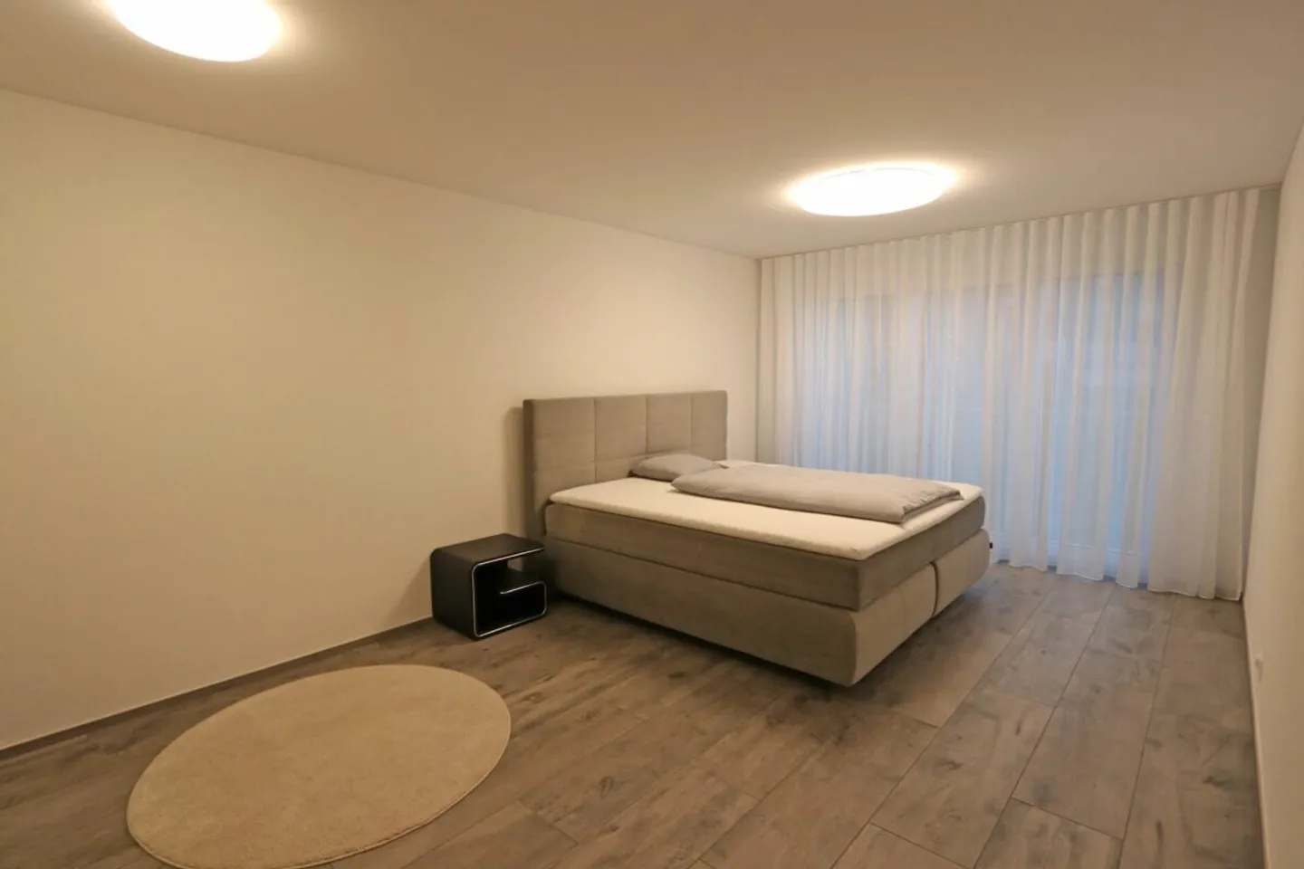 Spacious 4.5 room apartment with balcony glazing - Photo 8 of 12