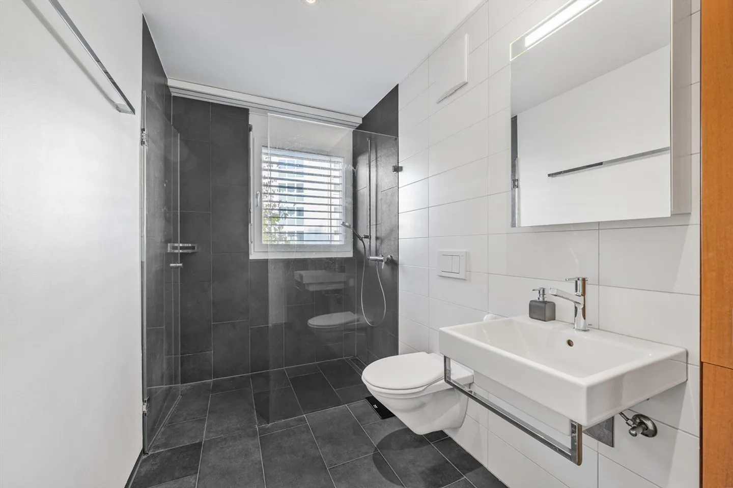 CLEVER AND MODERN IN THE CENTER - Photo 5 of 5