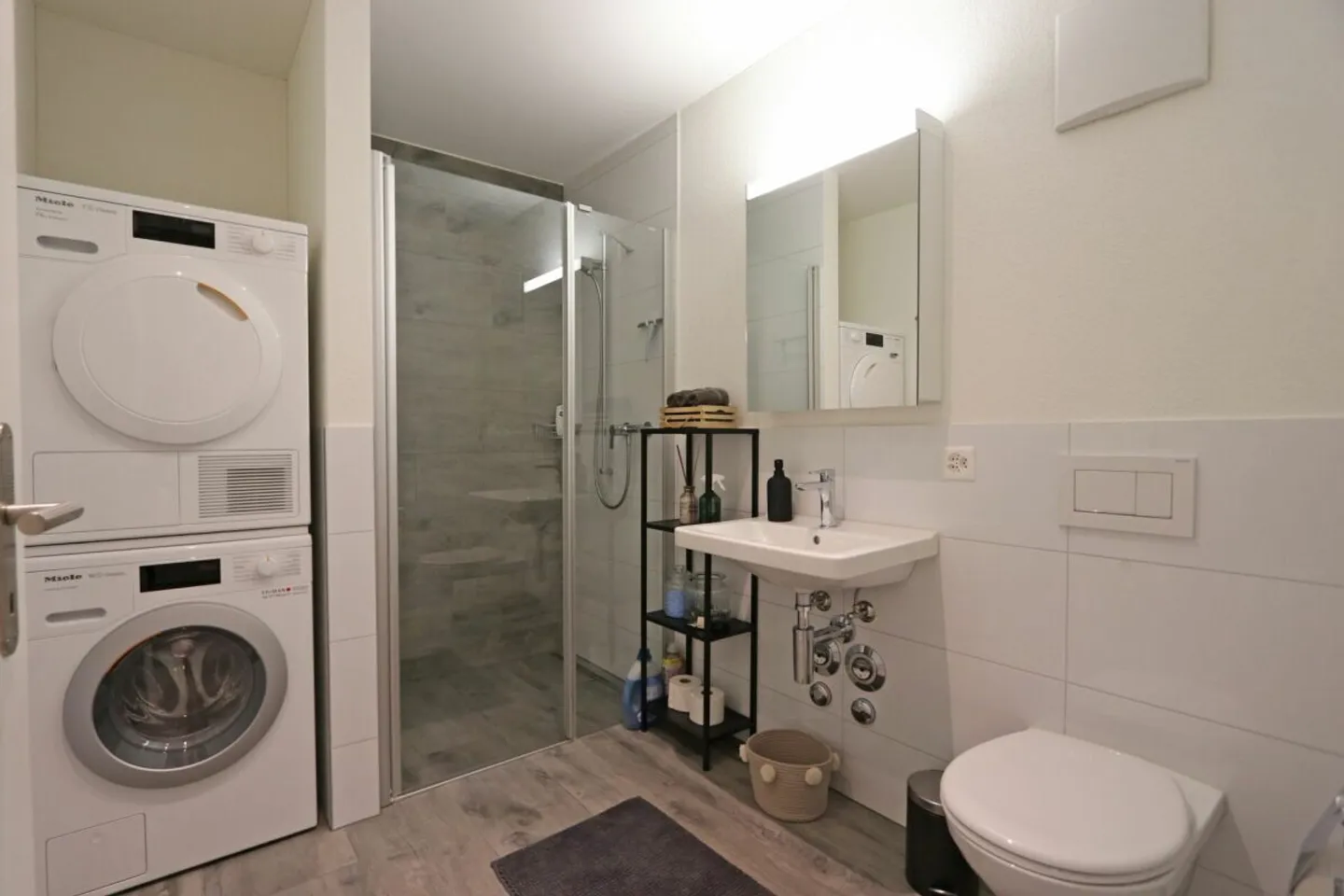 Spacious 4.5 room apartment with balcony glazing - Photo 9 of 12