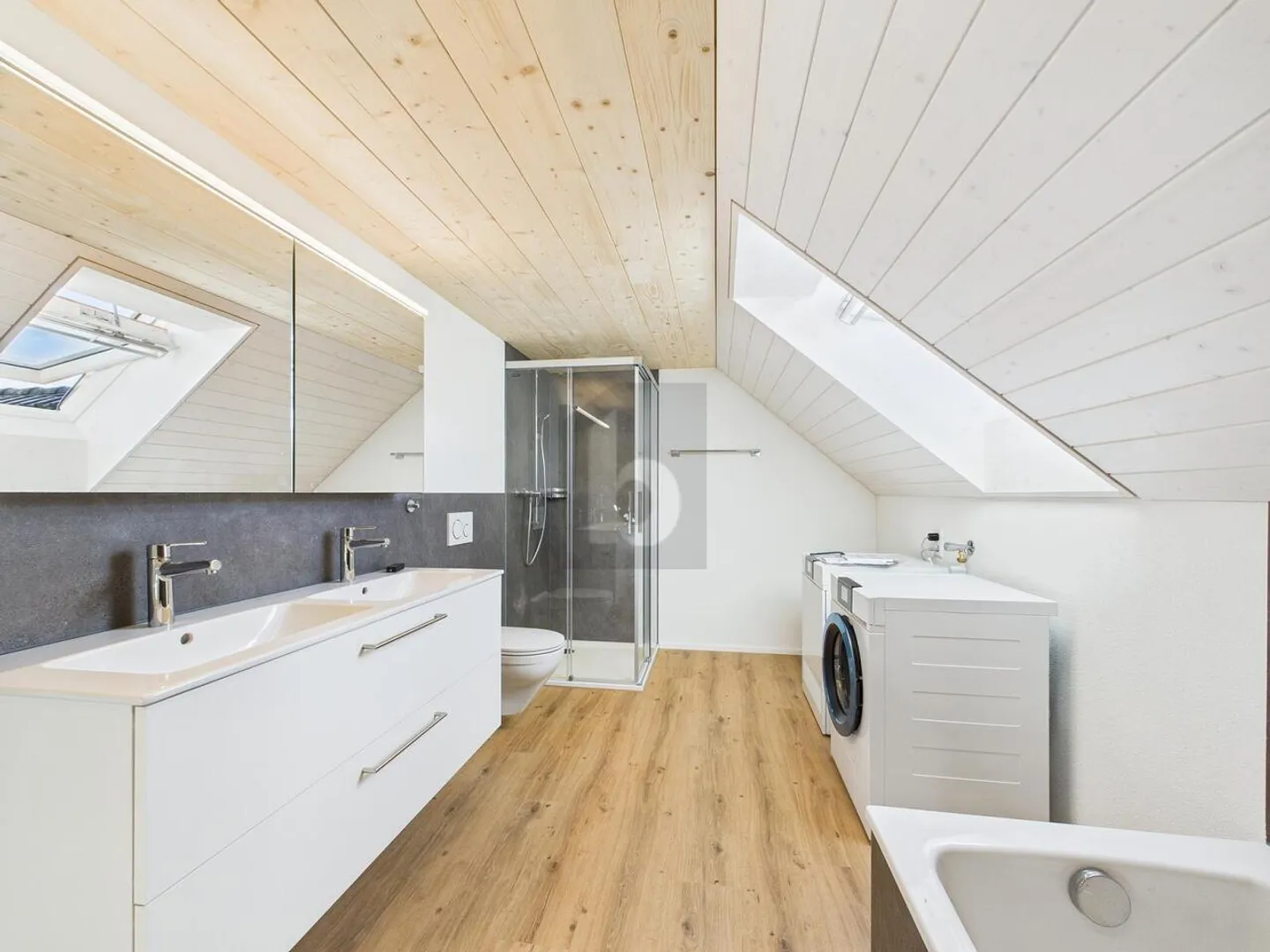 PRIMA UTILIZZO CON ALTEZZA STANZA DI 5 M - Foto 3 di 6