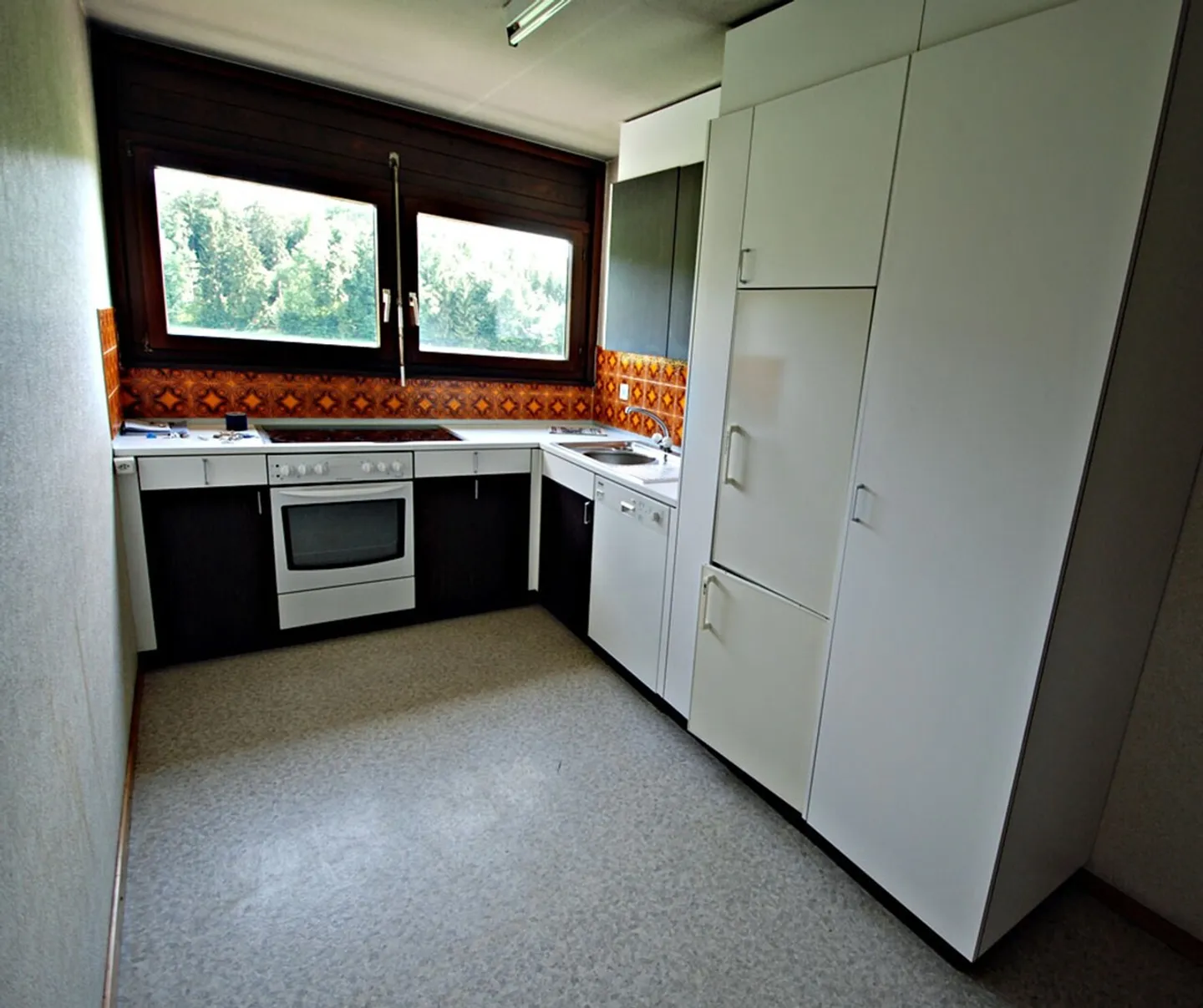 Spacious Apartment with Scenic Views - Photo 10 of 11