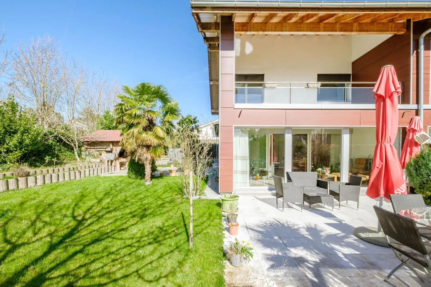 Villa d'angolo luminosa - ideale per famiglie - con magnifico giardino - Foto 1 di 6