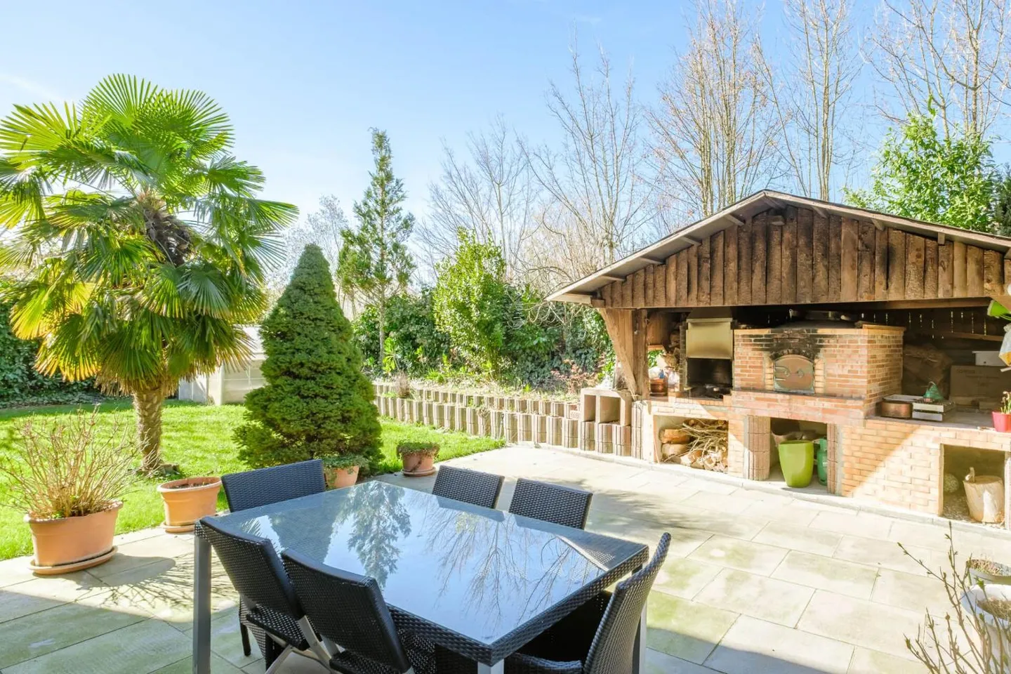 Villa d'angolo luminosa - ideale per famiglie - con magnifico giardino - Foto 2 di 6