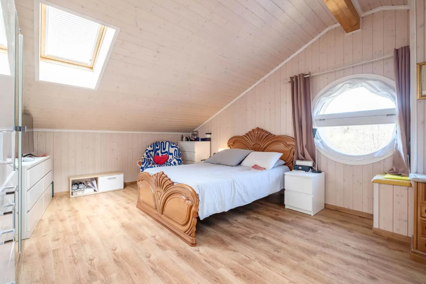 Villa d'angolo luminosa - ideale per famiglie - con magnifico giardino - Foto 4 di 6